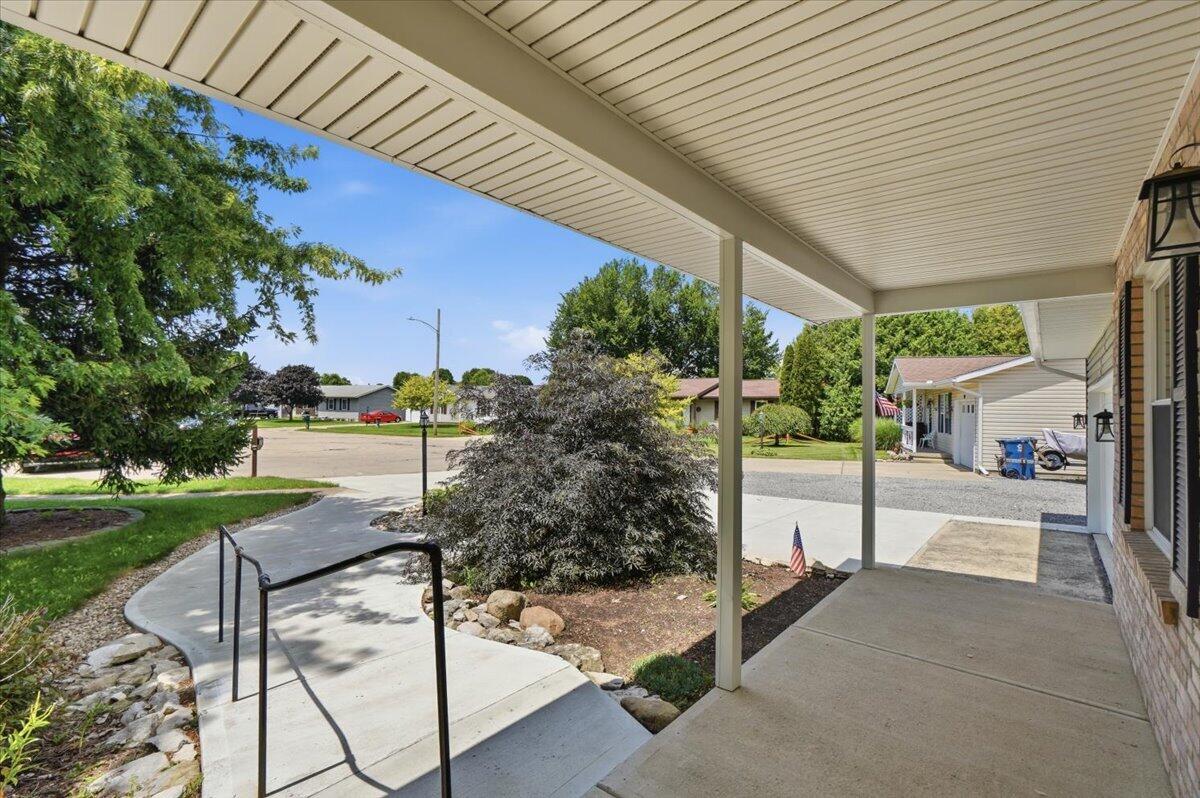49 Lloyd Drive Property Photo 6