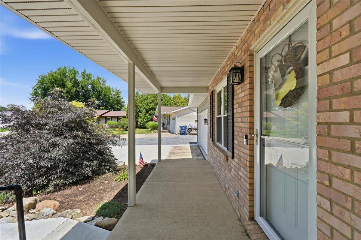 49 Lloyd Drive Property Photo 7