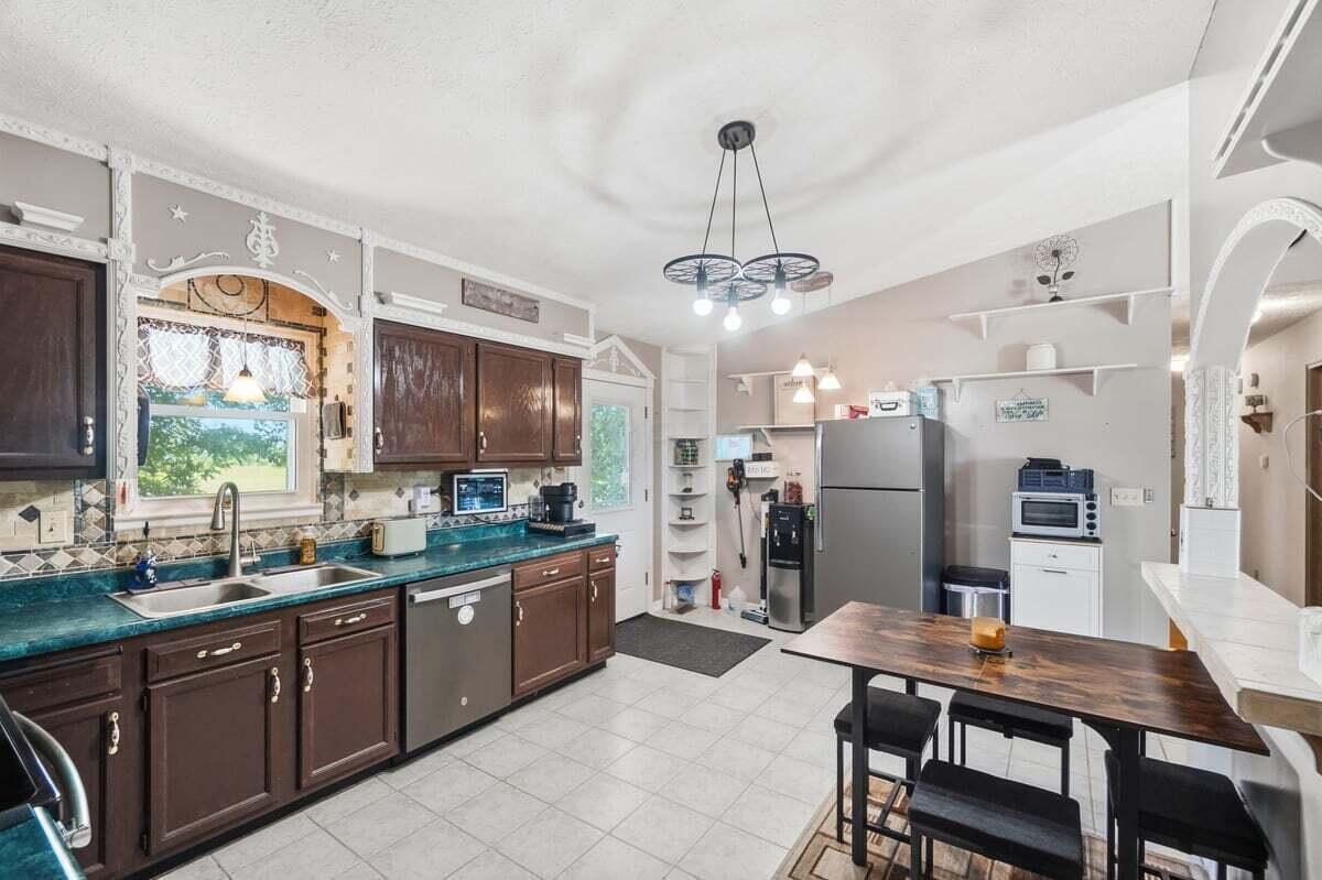 49 Lloyd Drive Property Photo 11