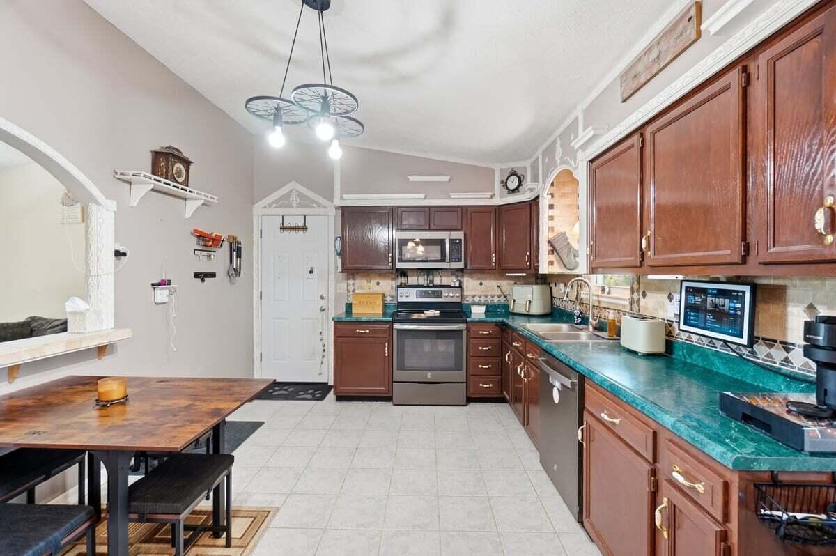 49 Lloyd Drive Property Photo 12