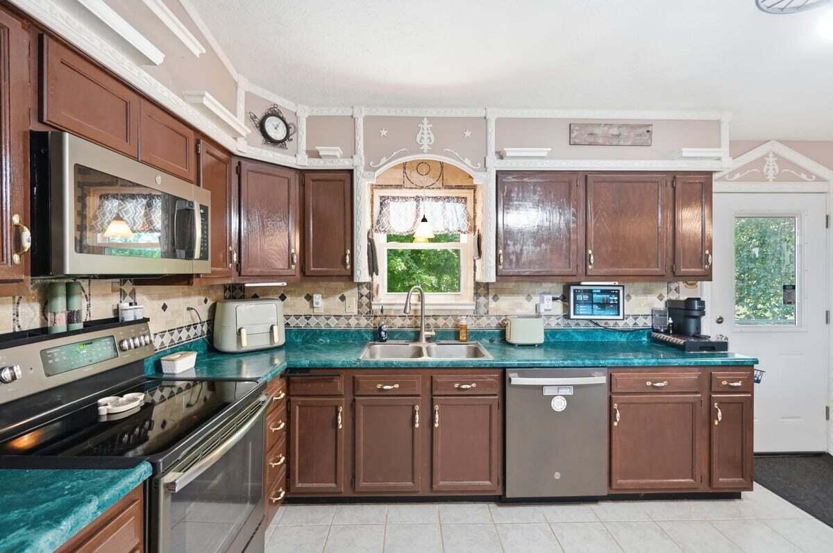 49 Lloyd Drive Property Photo 13