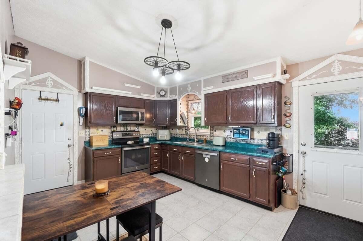 49 Lloyd Drive Property Photo 14