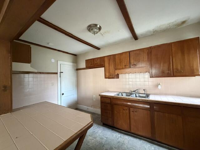 468 E Cecil Street Property Photo 4