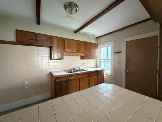 468 E Cecil Street Property Photo 5