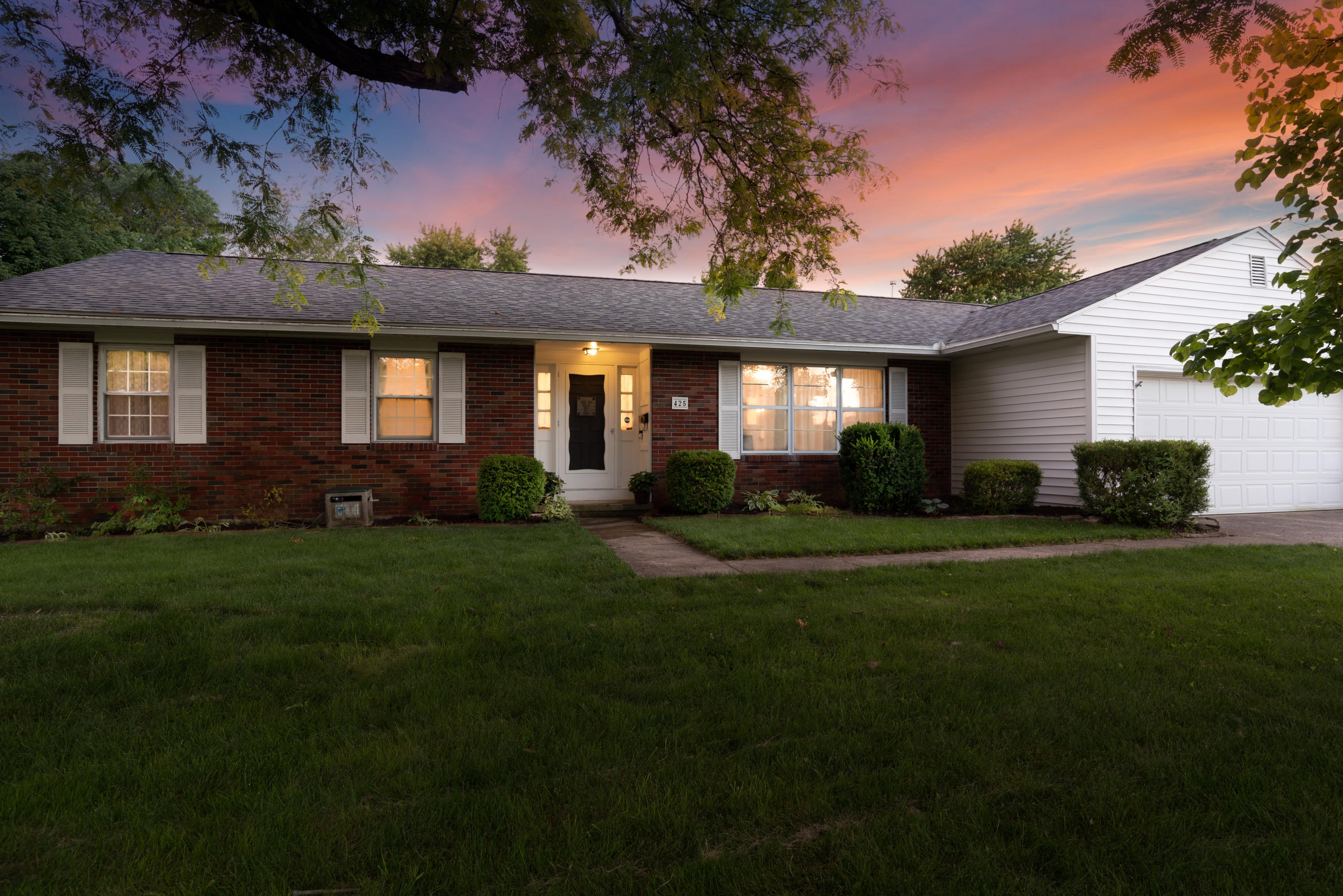425 E Pinehurst Street Property Photo 1