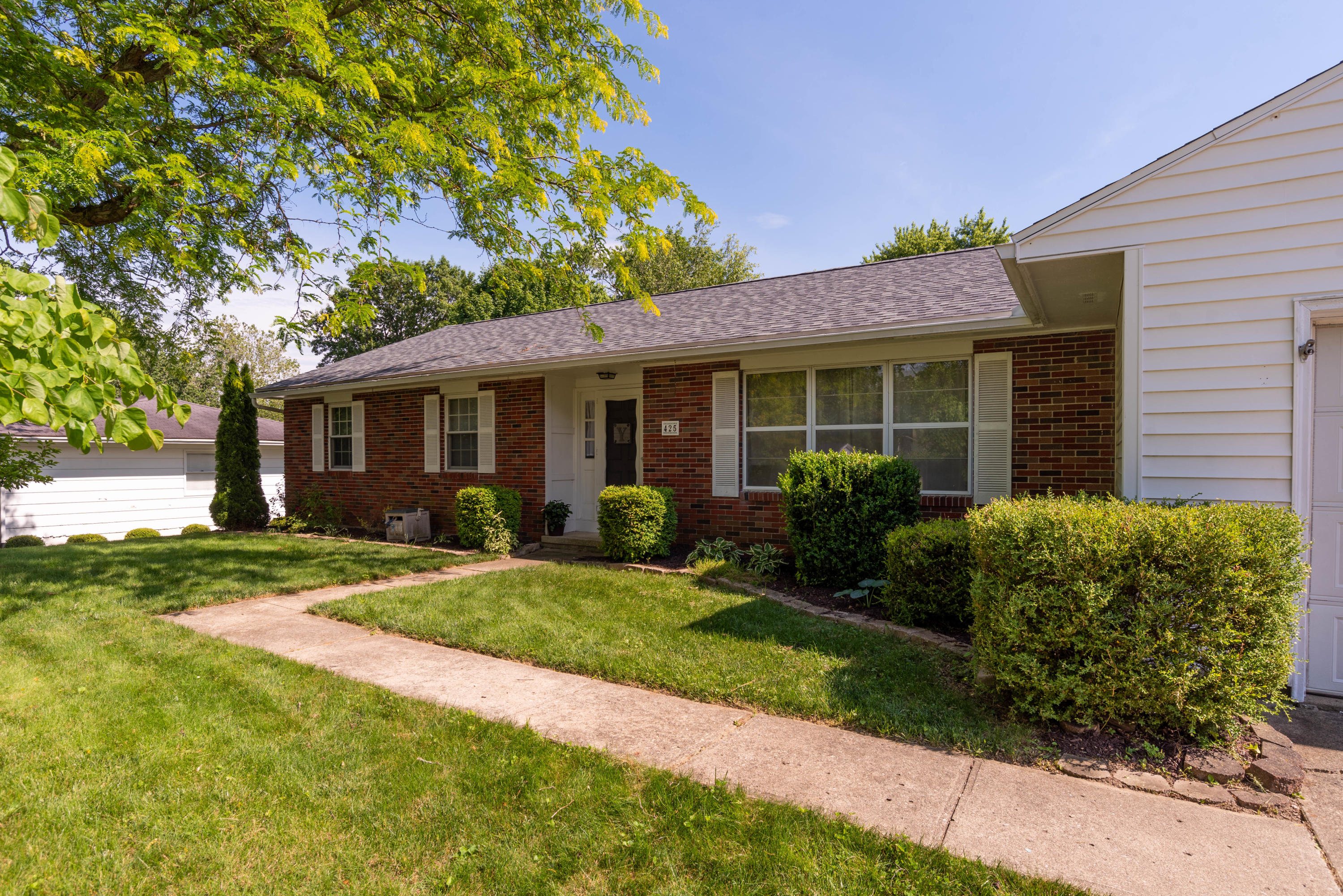 425 E Pinehurst Street Property Photo 2