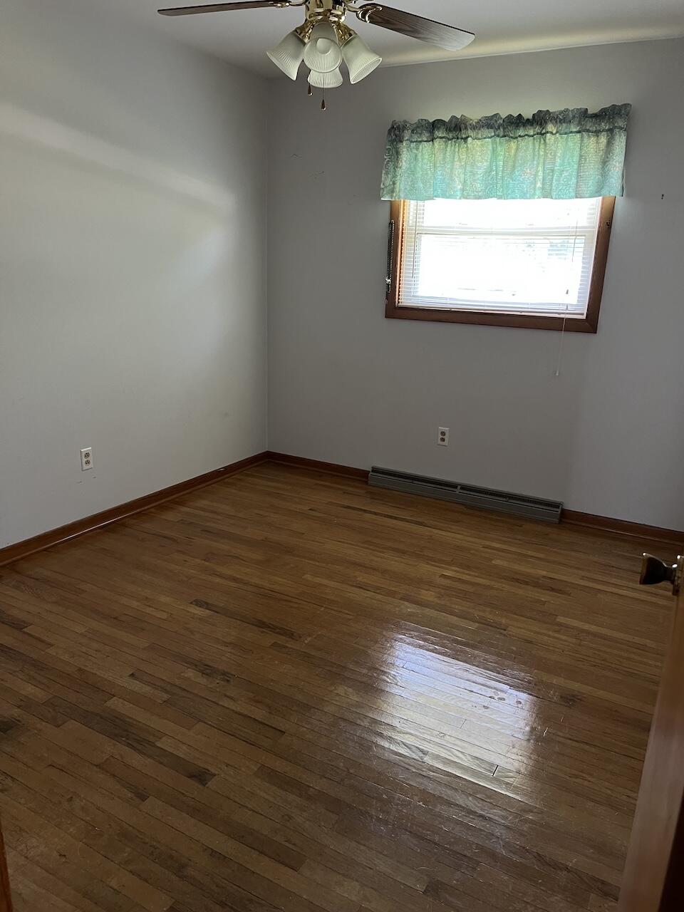 211 E North Street Property Photo 8