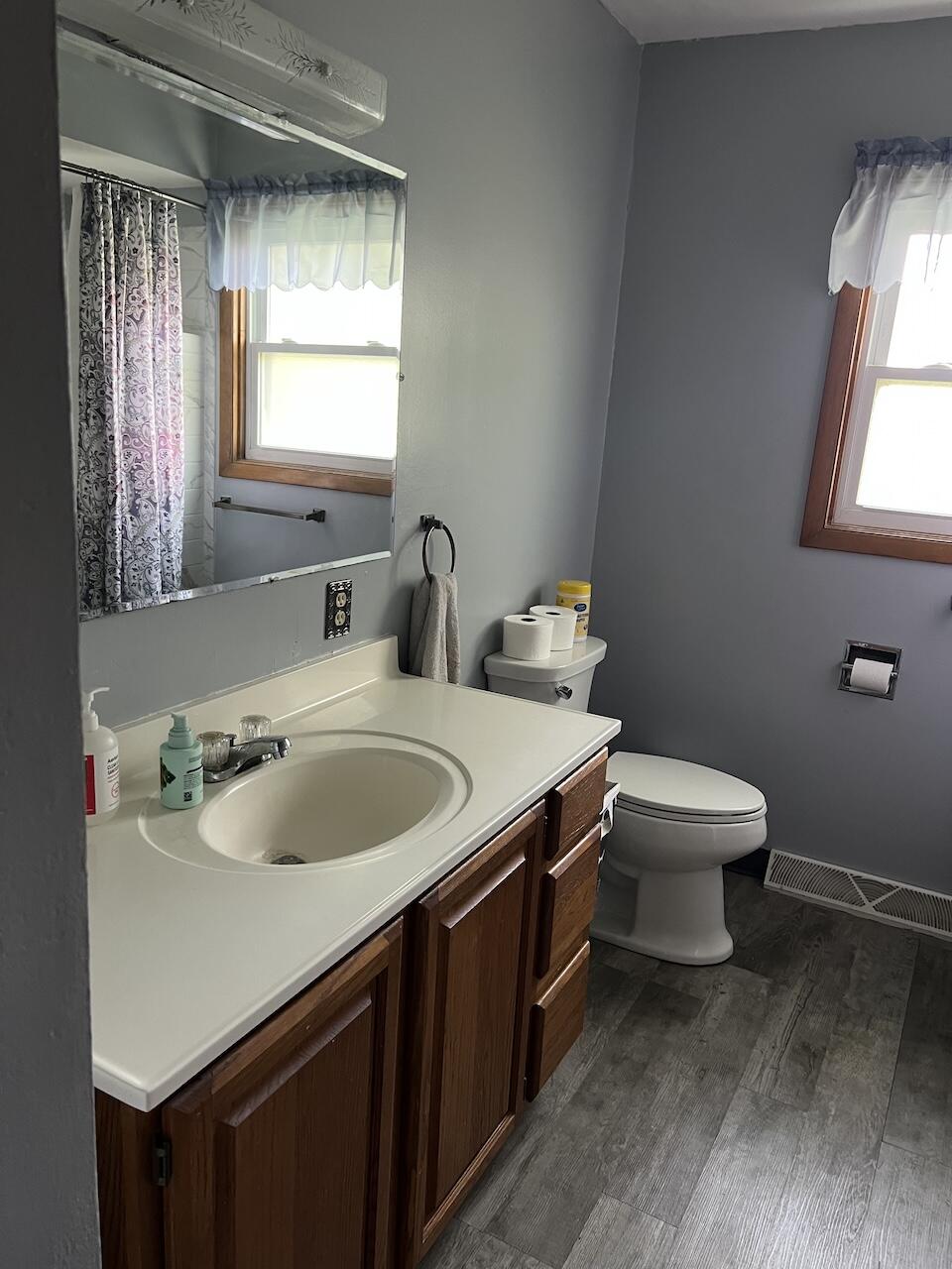 211 E North Street Property Photo 10
