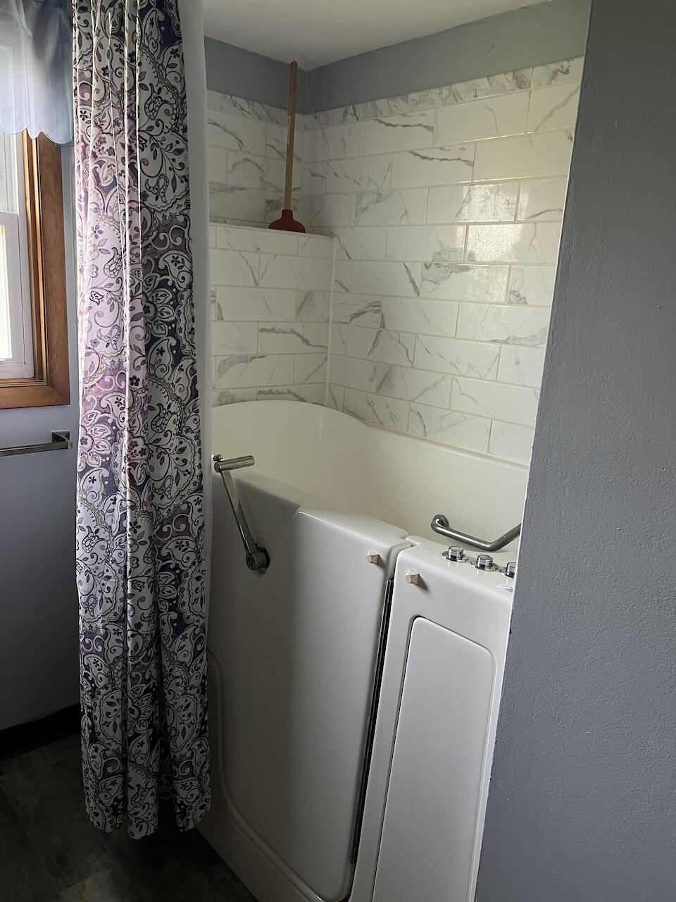 211 E North Street Property Photo 11