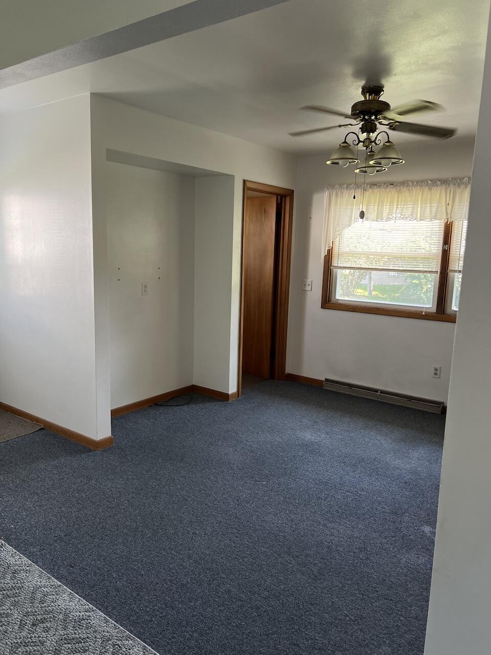 211 E North Street Property Photo 17