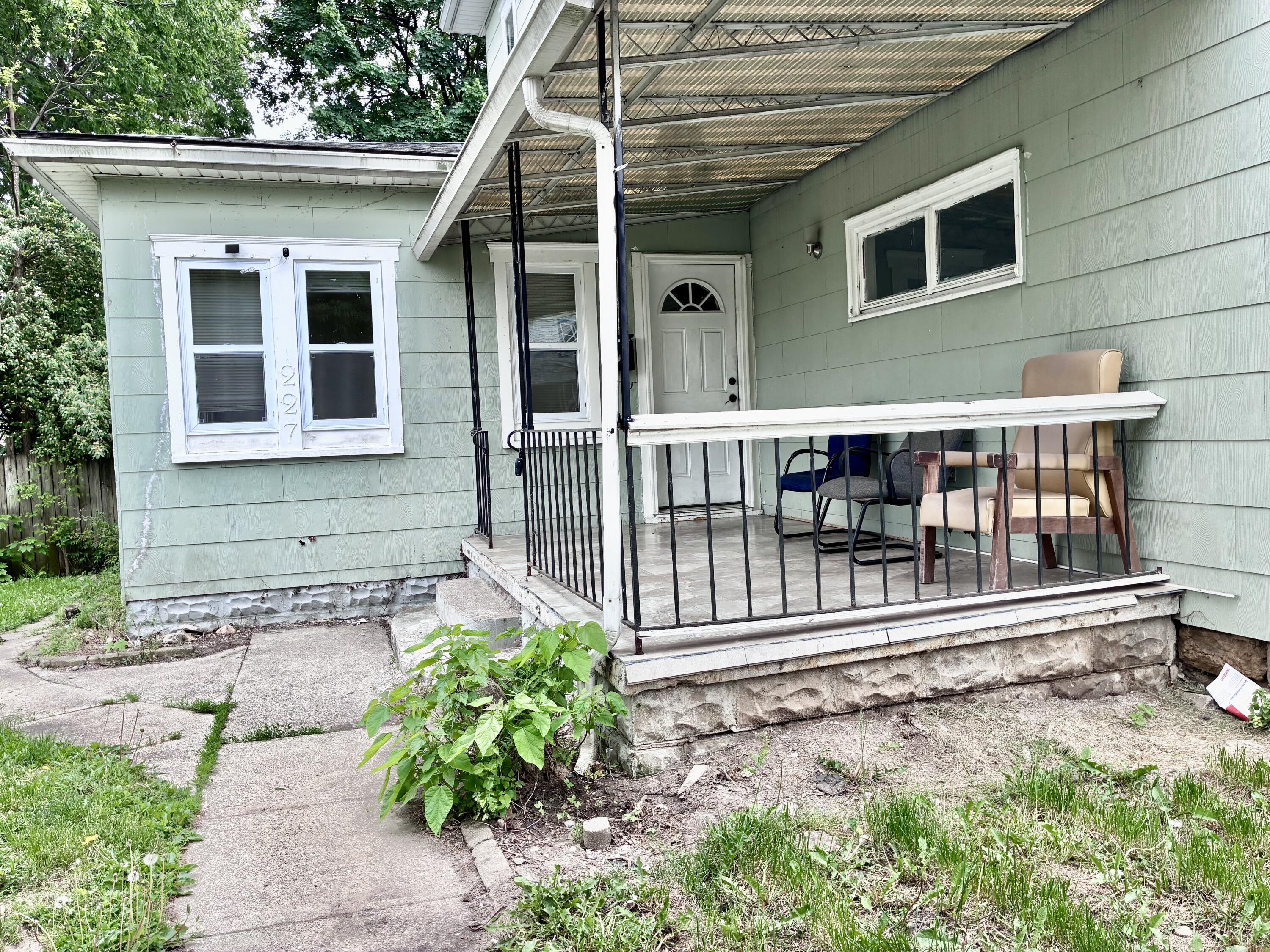 227 E Northern Avenue Property Photo 2