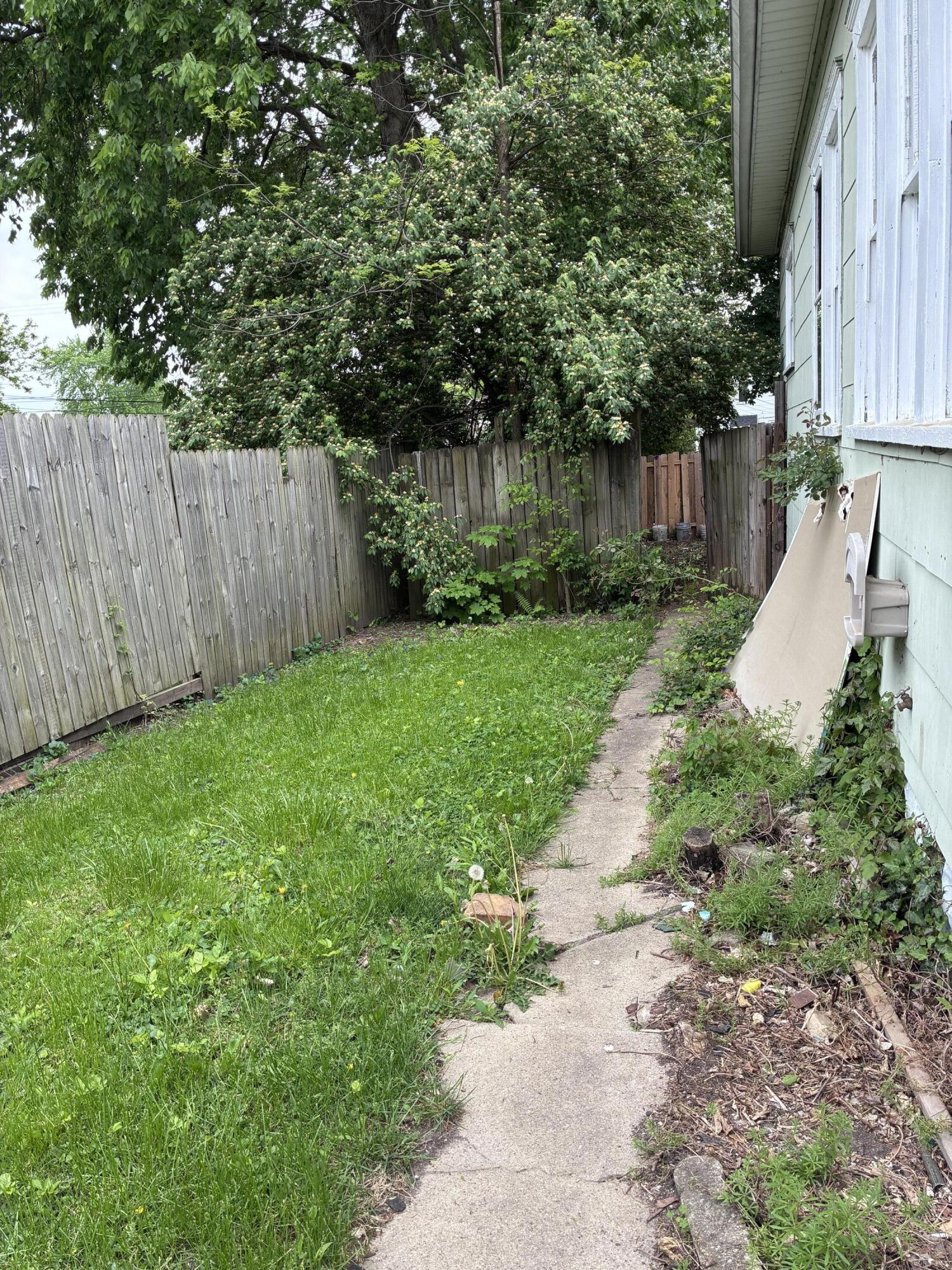 227 E Northern Avenue Property Photo 3