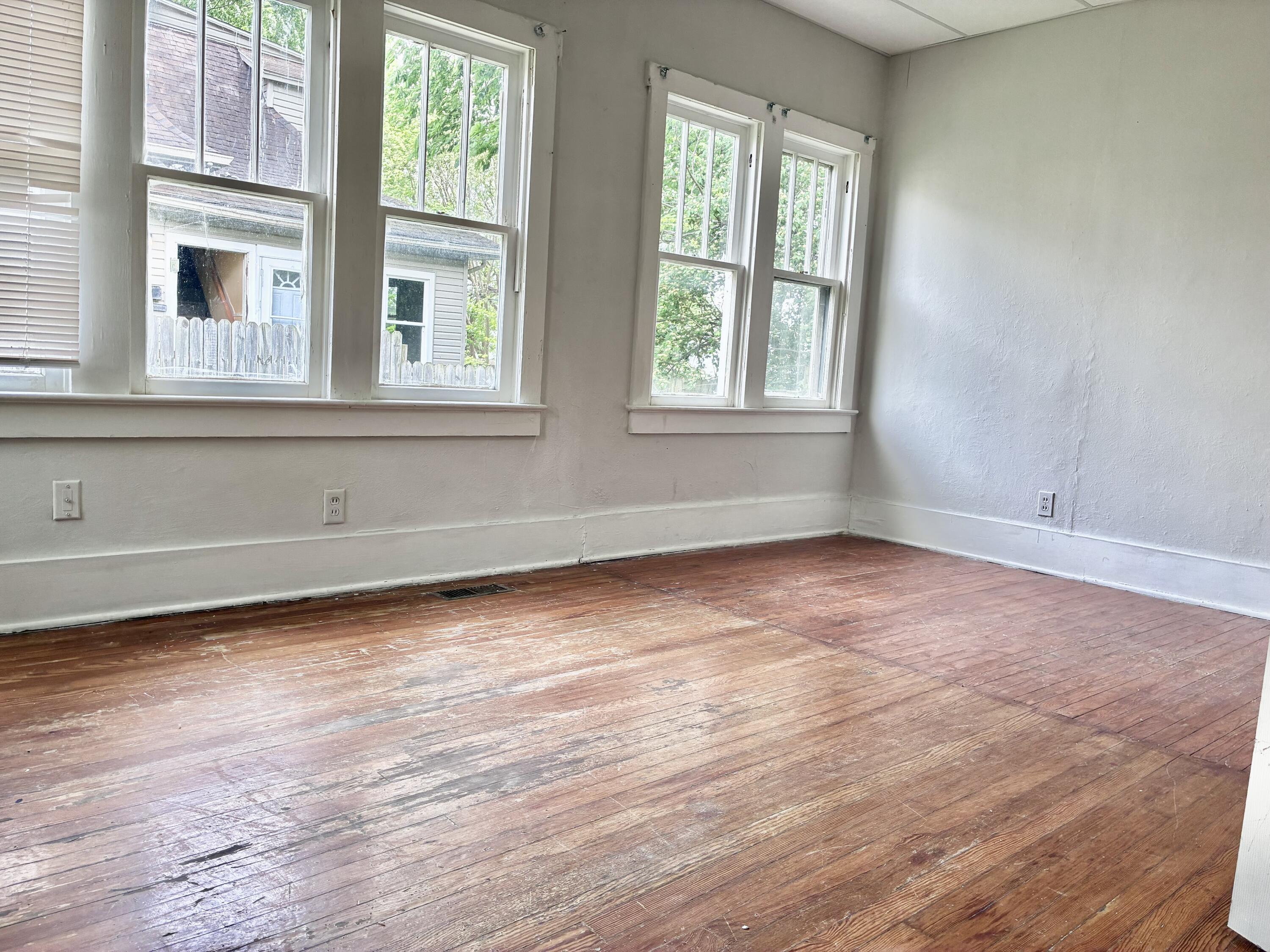 227 E Northern Avenue Property Photo 5