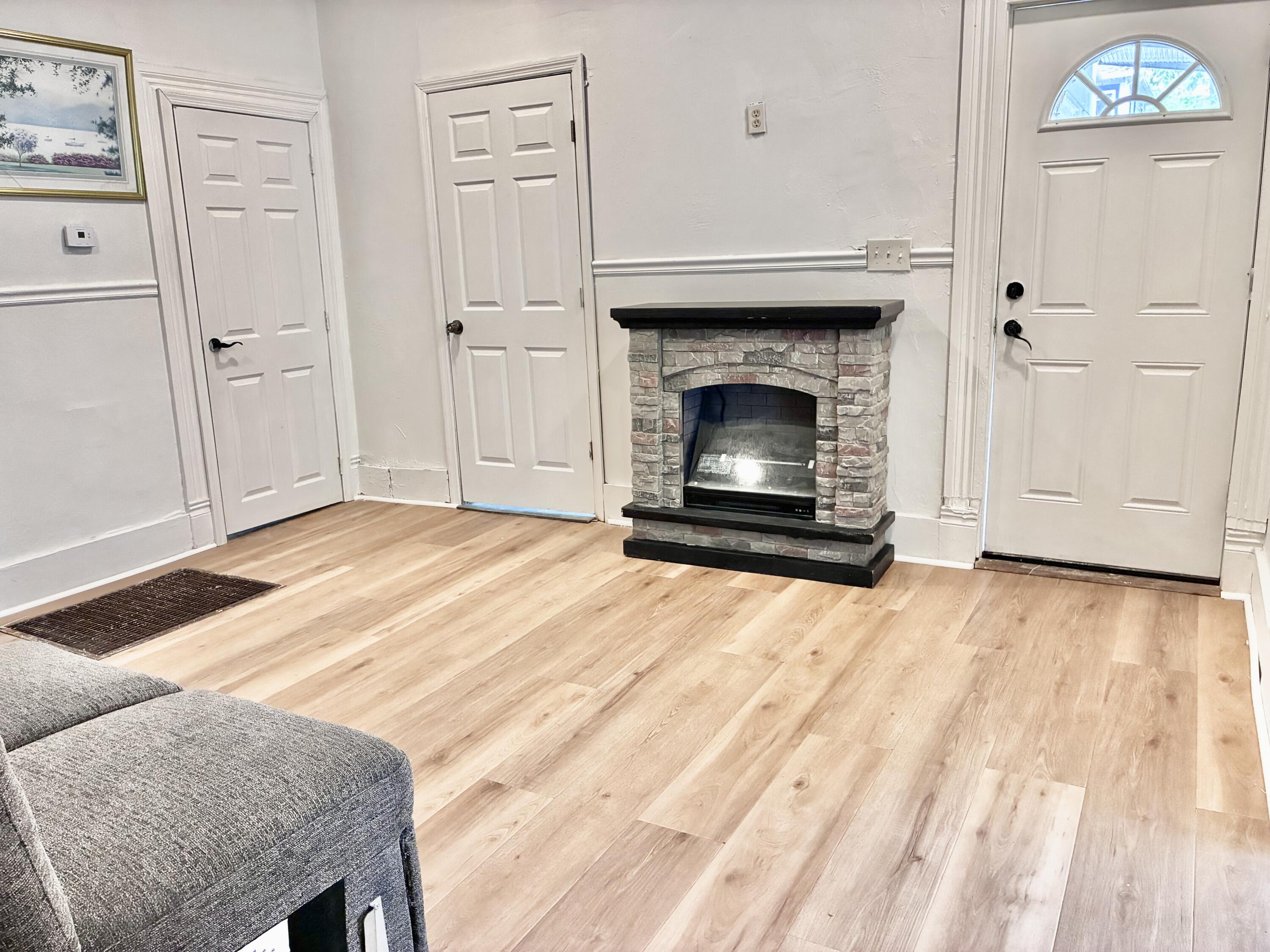 227 E Northern Avenue Property Photo 11