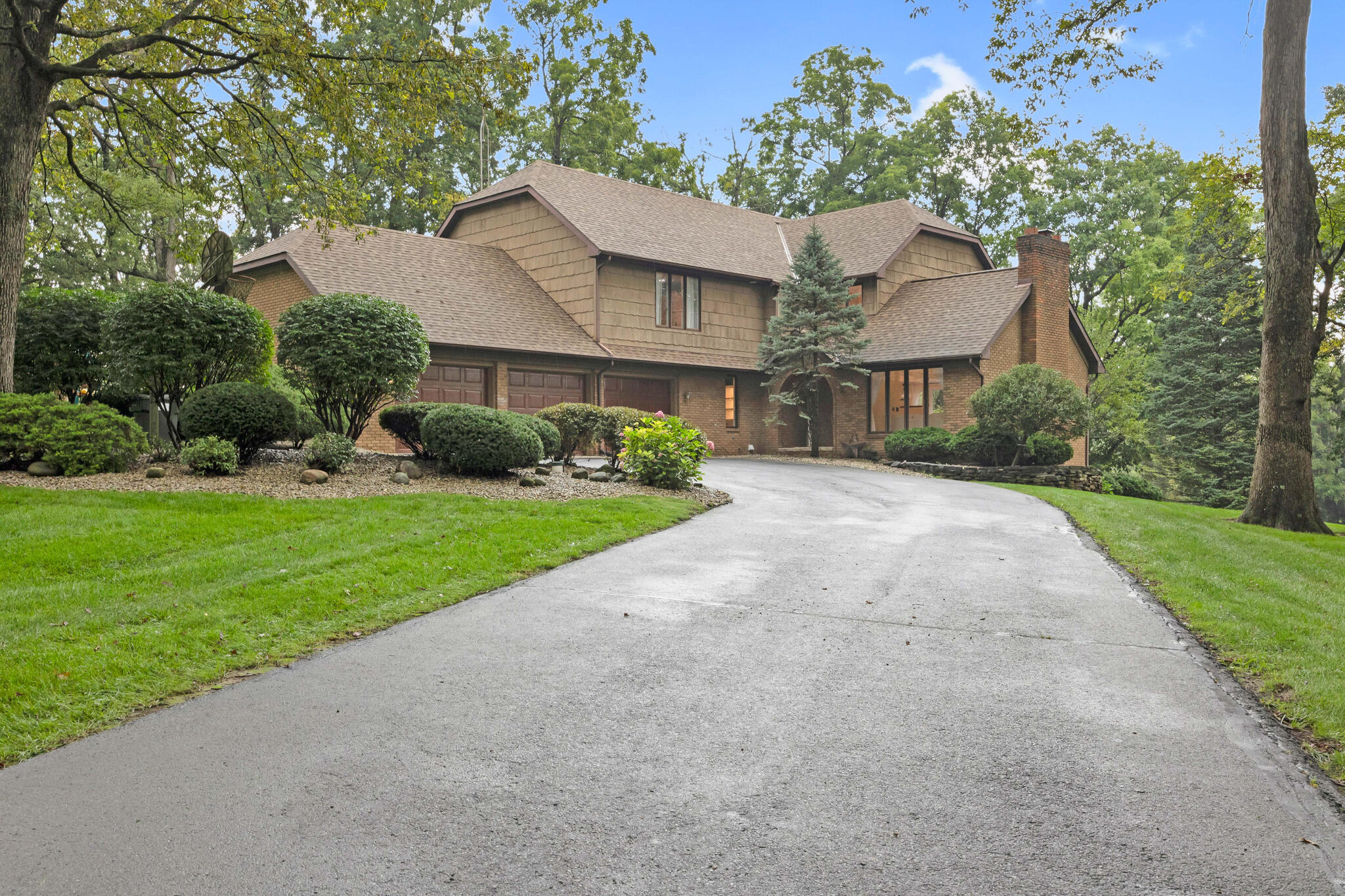 100 Tanglewood Drive Property Photo 1