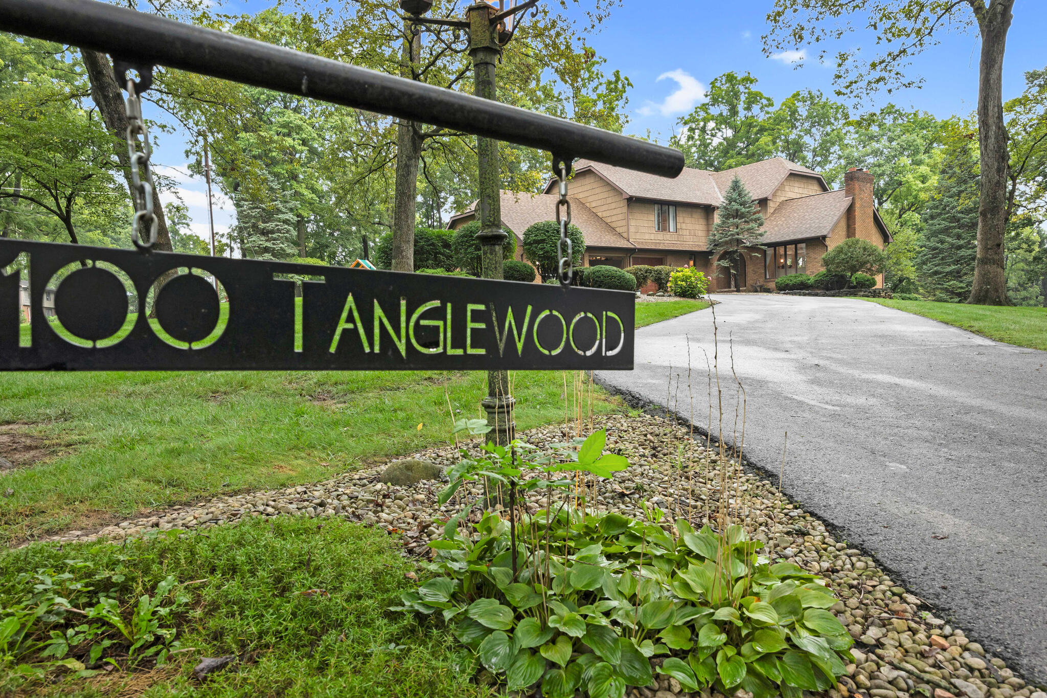 100 Tanglewood Drive Property Photo 3