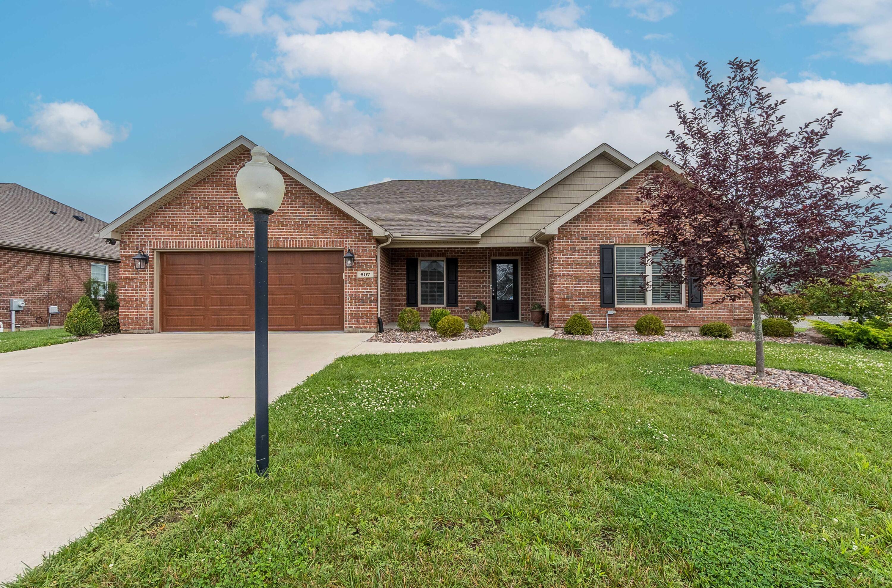 607 W Bentley Circle Property Photo 1