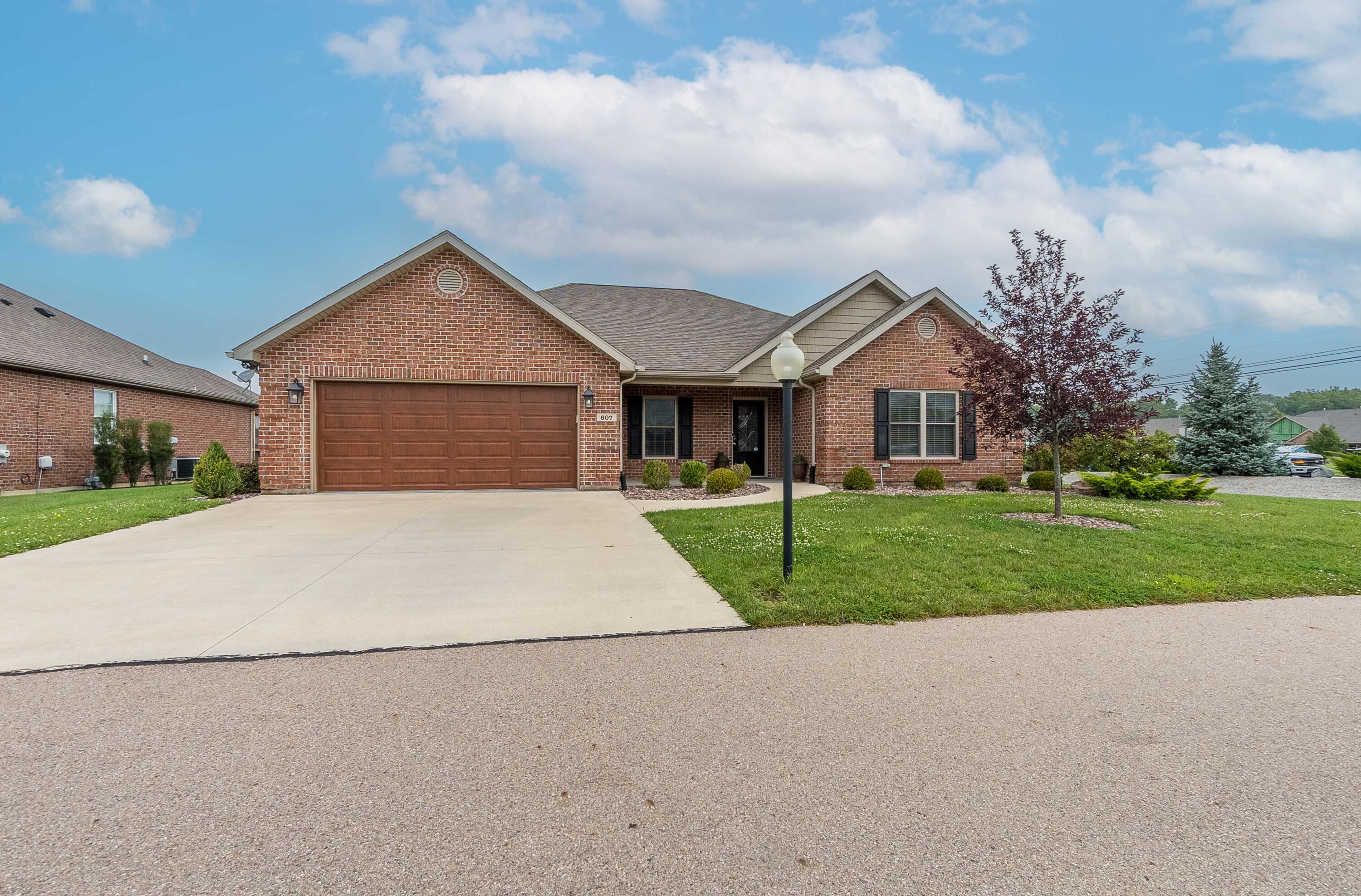 607 W Bentley Circle Property Photo 2