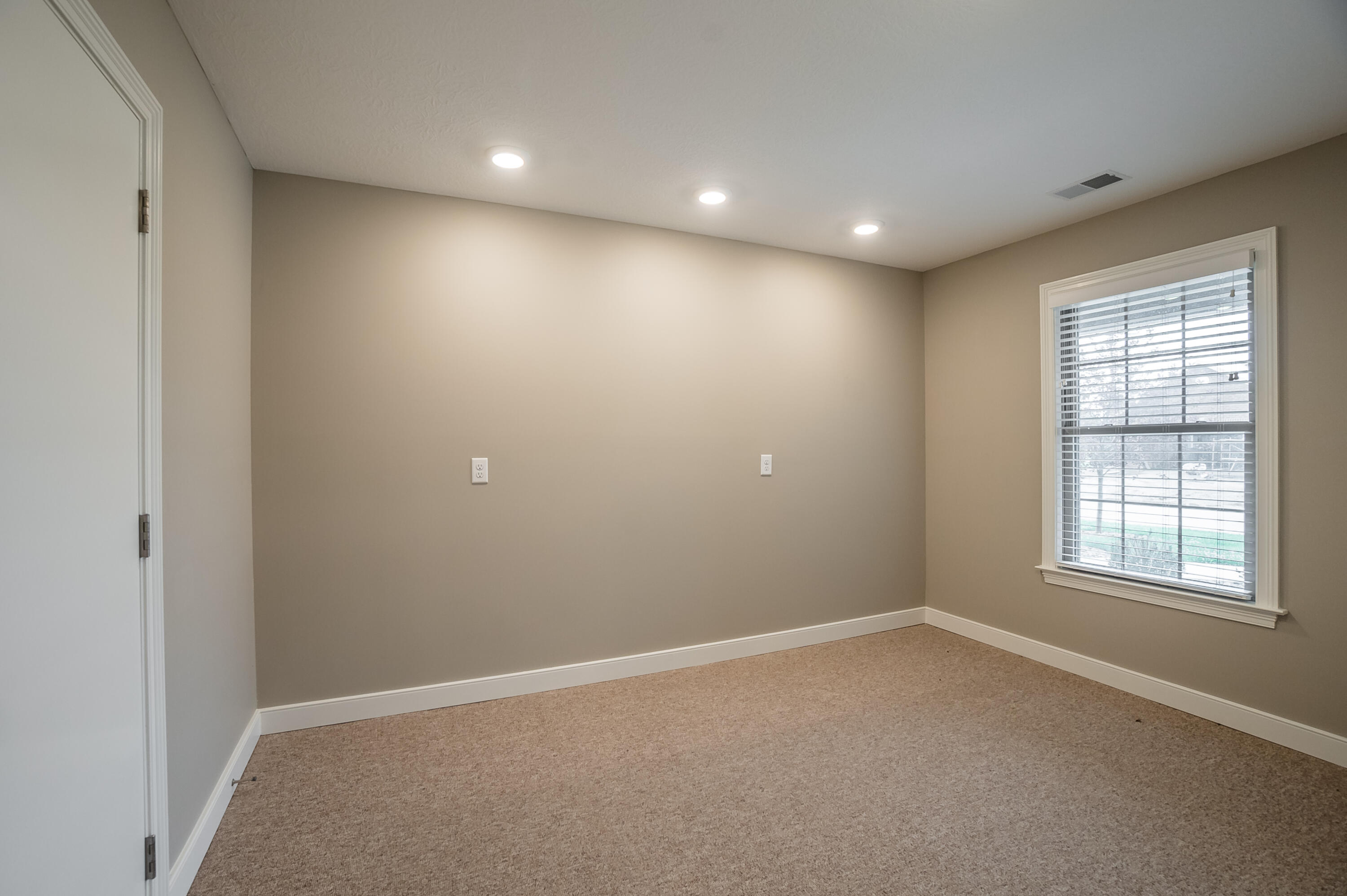 607 W Bentley Circle Property Photo 34