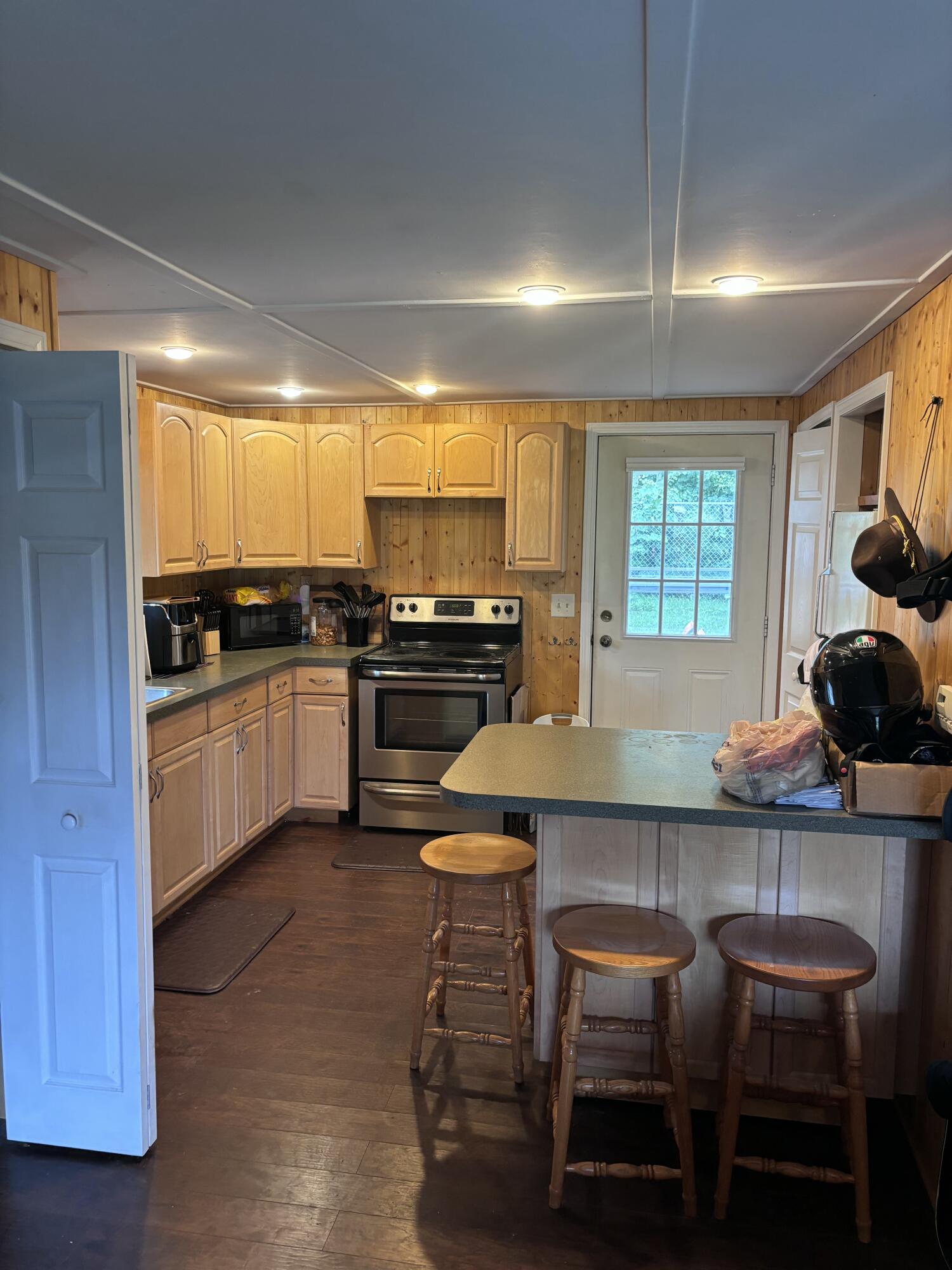 12063 Hickory Drive Property Photo 7