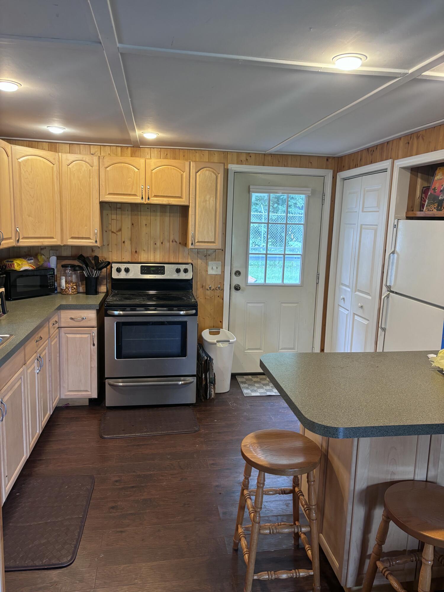 12063 Hickory Drive Property Photo 11