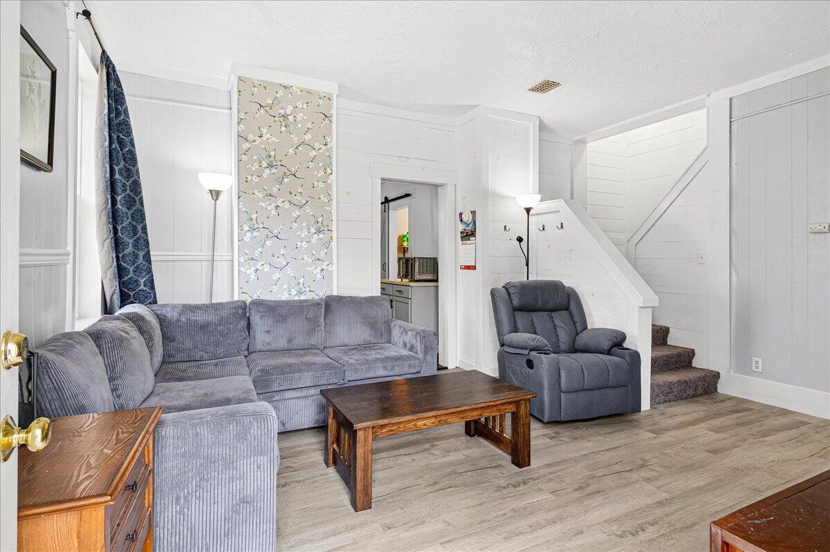 426 W Light Street Property Photo 2