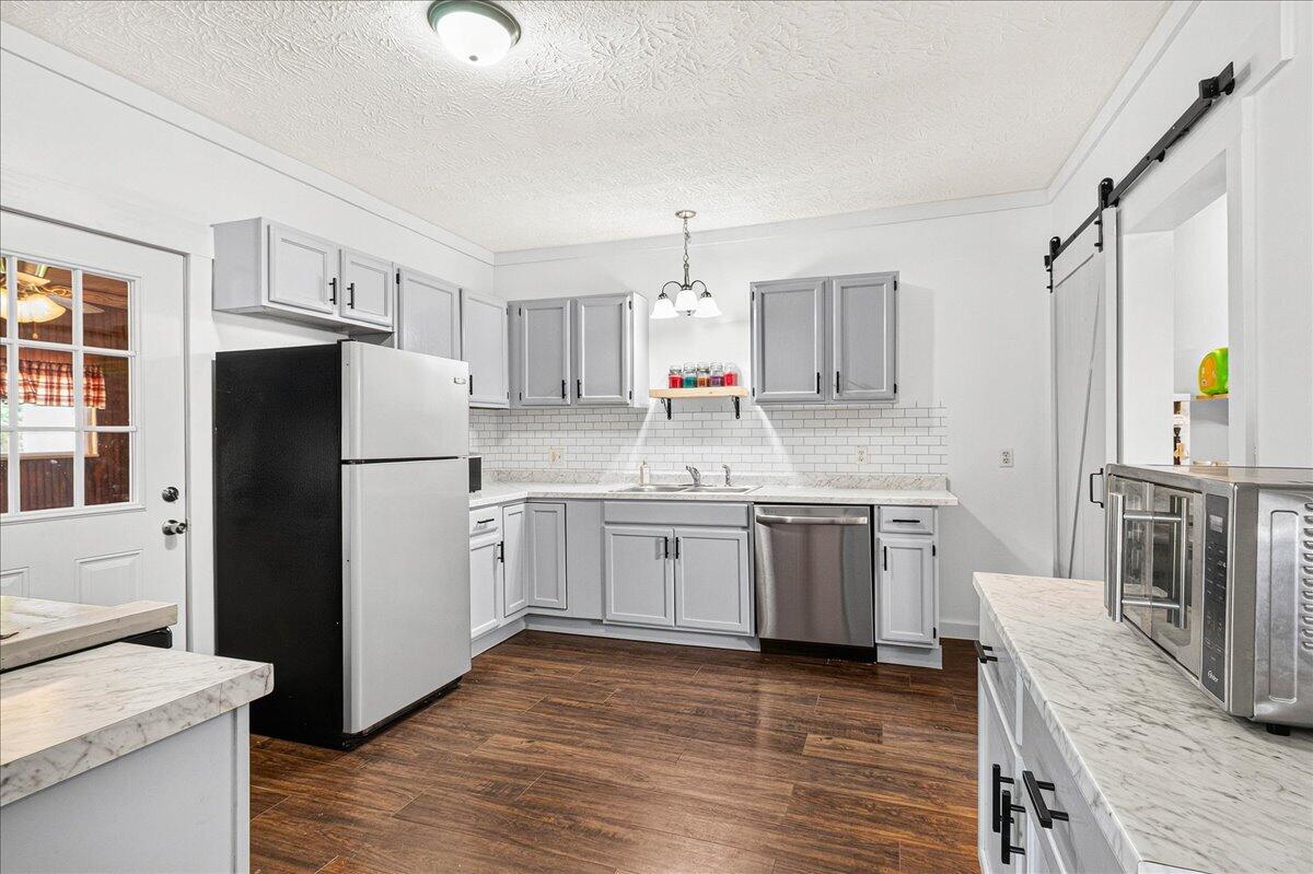 426 W Light Street Property Photo 4