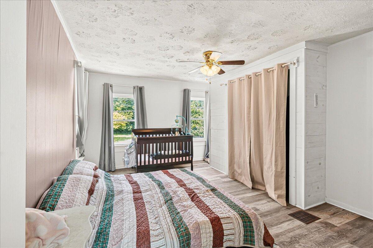 426 W Light Street Property Photo 8
