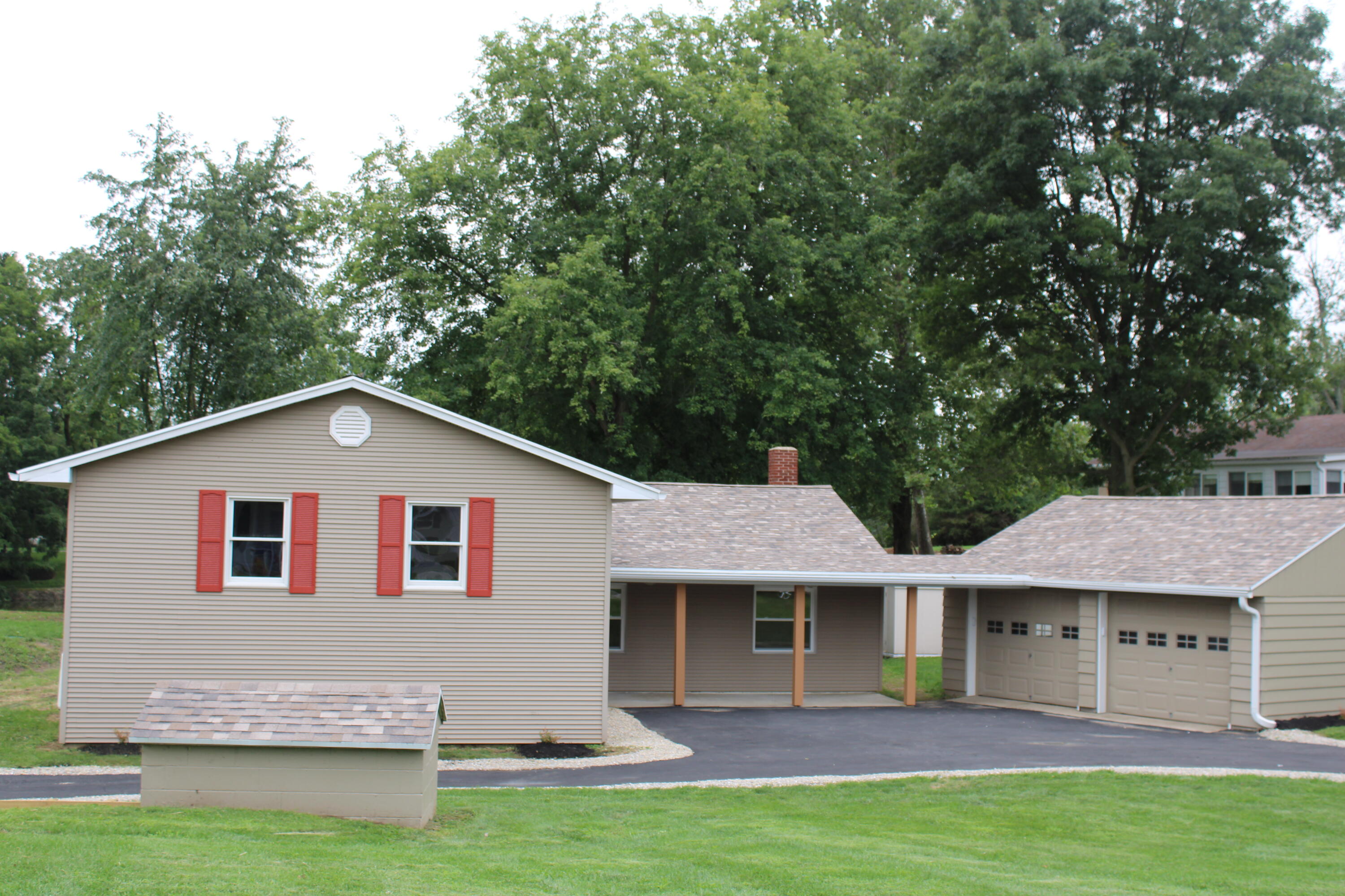 1153 N Middle Drive Property Photo 1