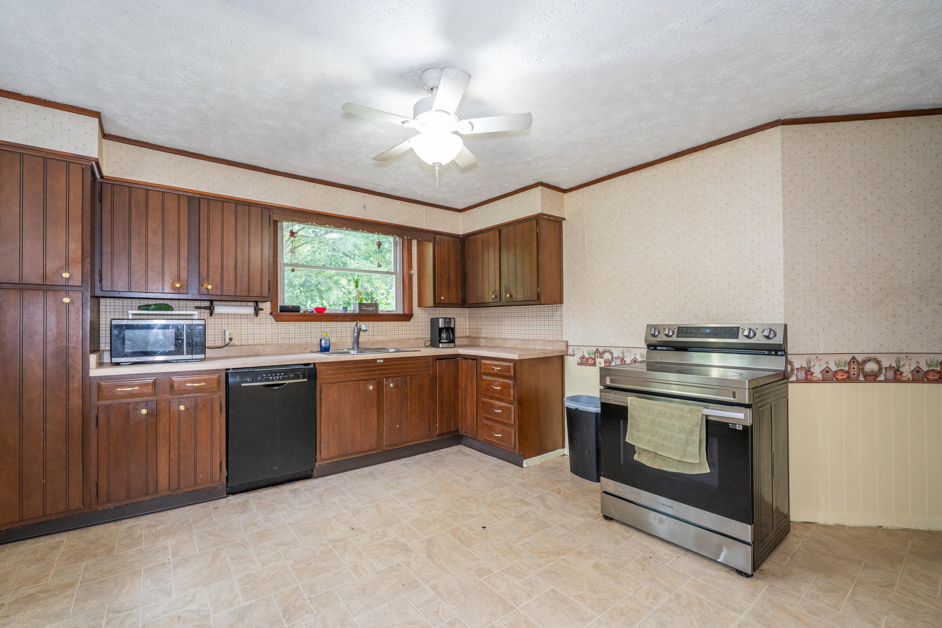 420 Grange Hall Road Property Photo 14