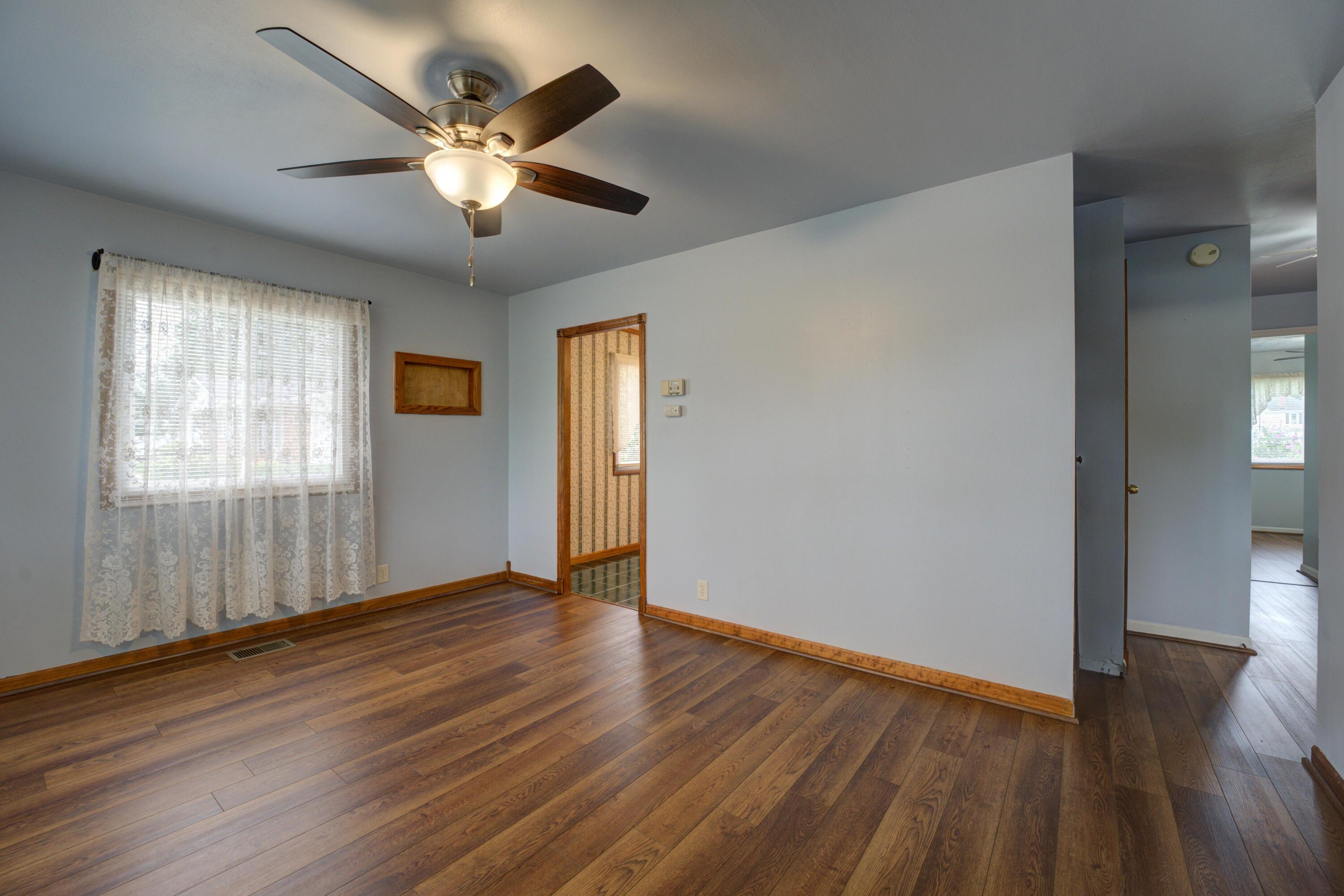 111 W Harmon Drive Property Photo 14