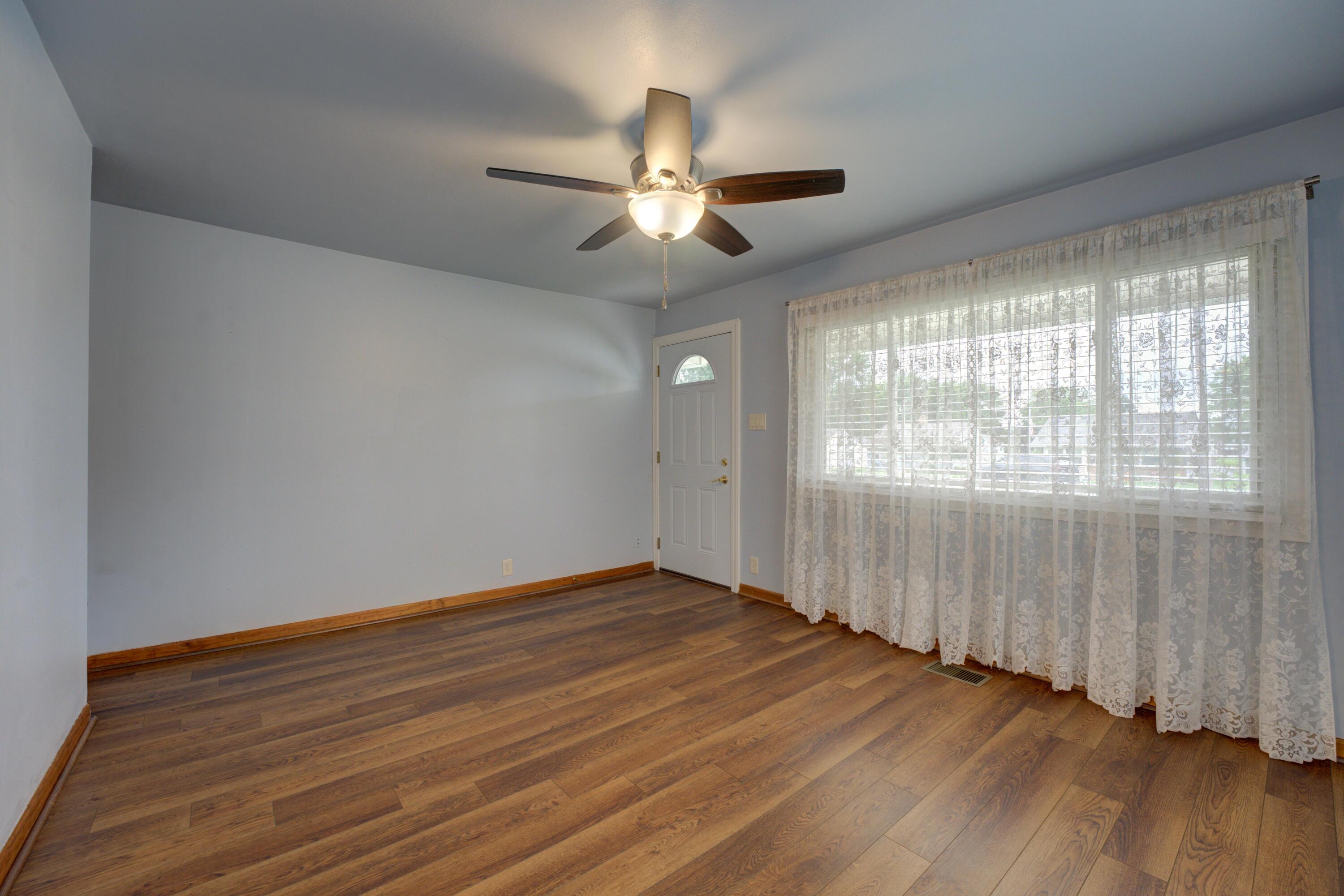 111 W Harmon Drive Property Photo 16