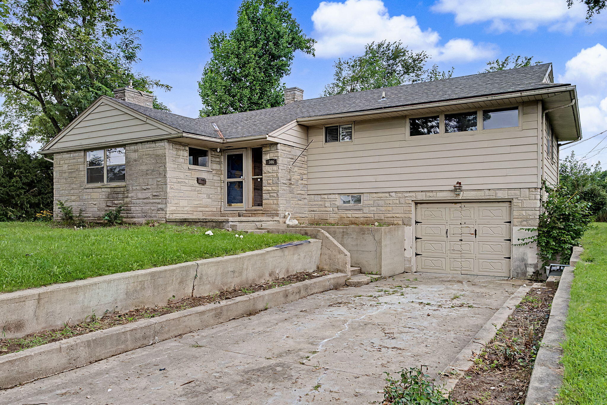 306 E Meeker Avenue Property Photo 1