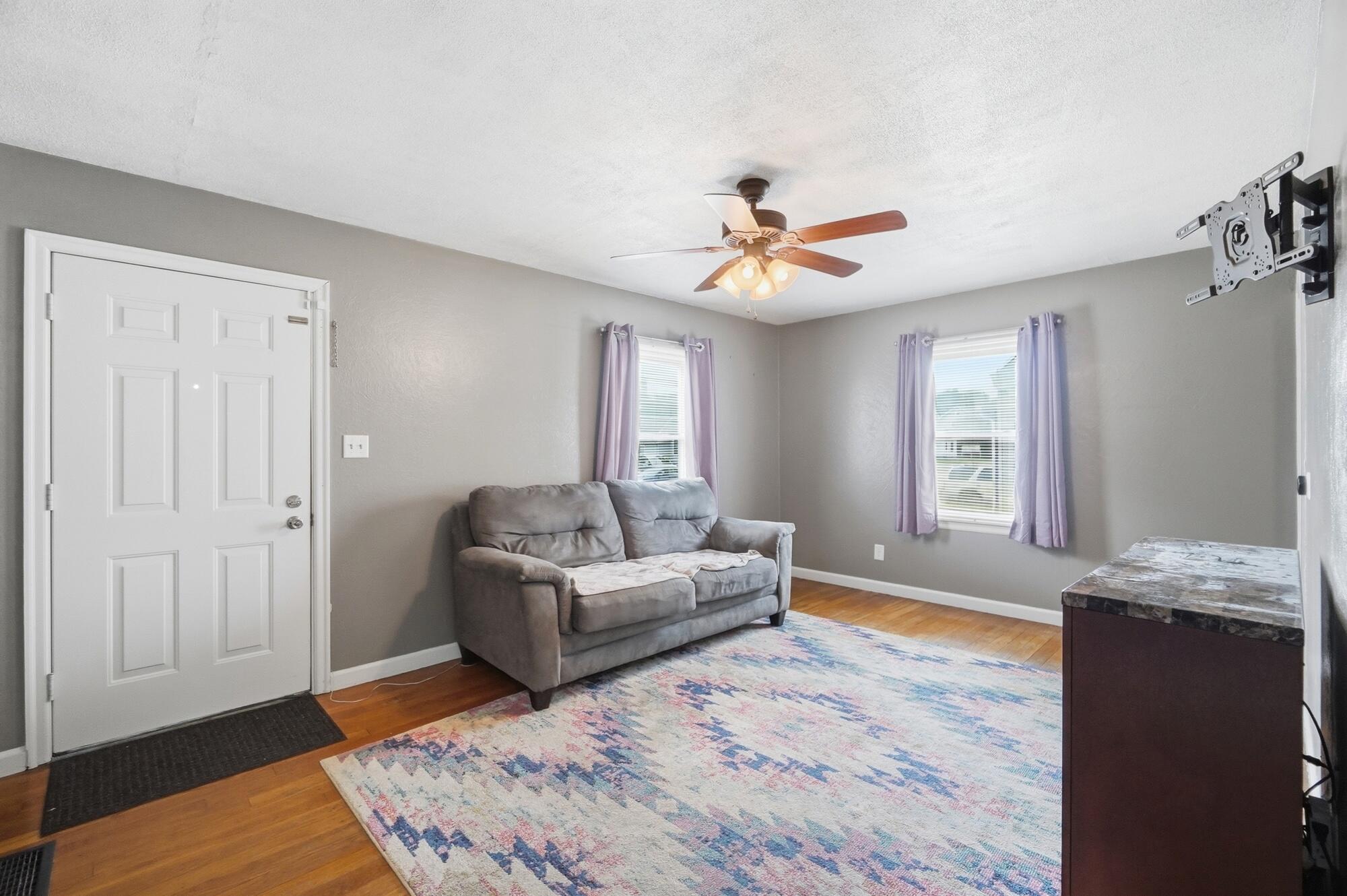 1027 N Burnett Road Property Photo 2