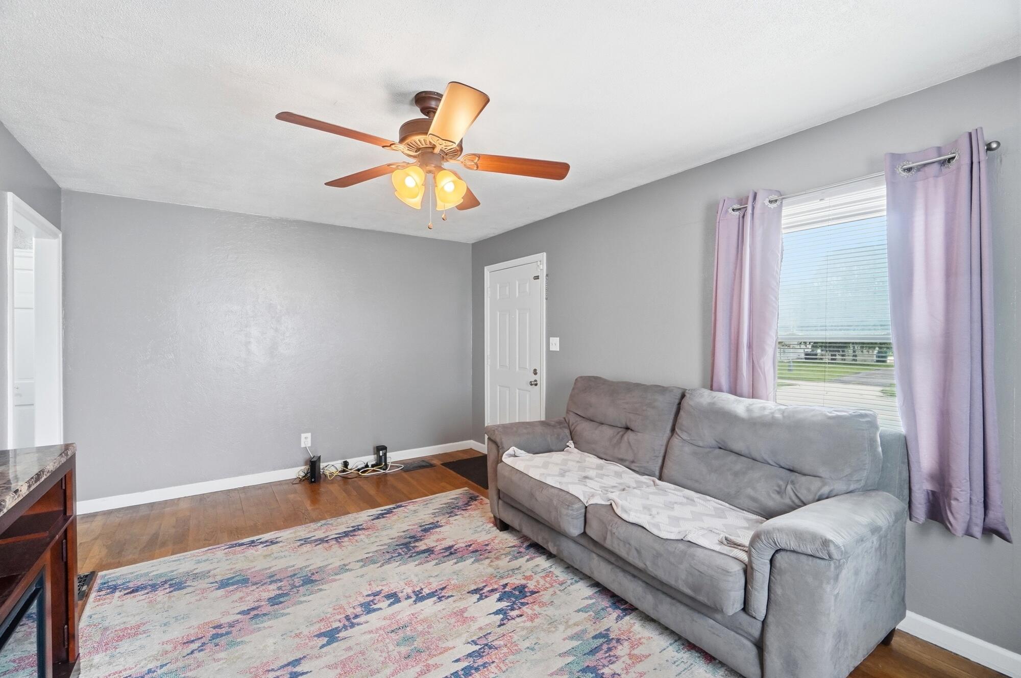 1027 N Burnett Road Property Photo 5