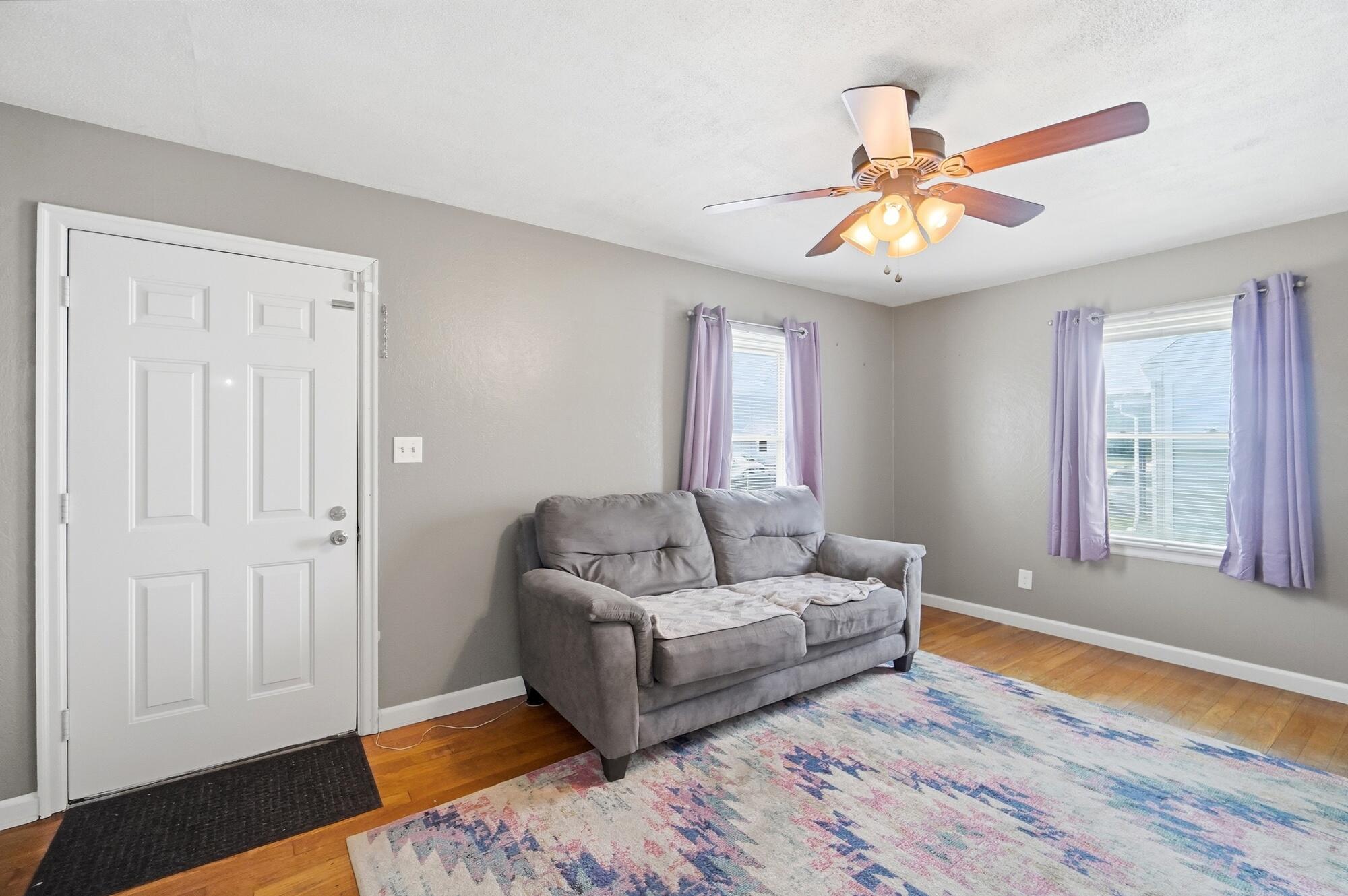 1027 N Burnett Road Property Photo 6