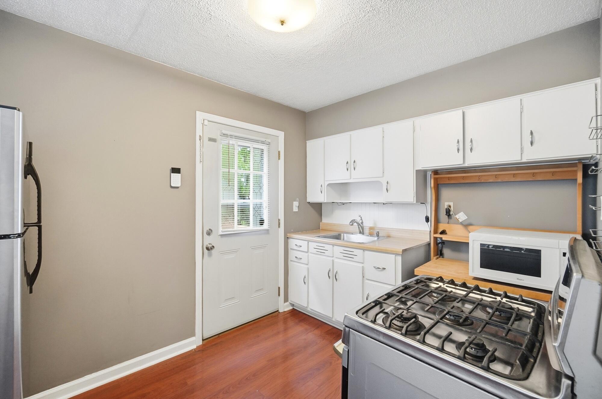 1027 N Burnett Road Property Photo 7