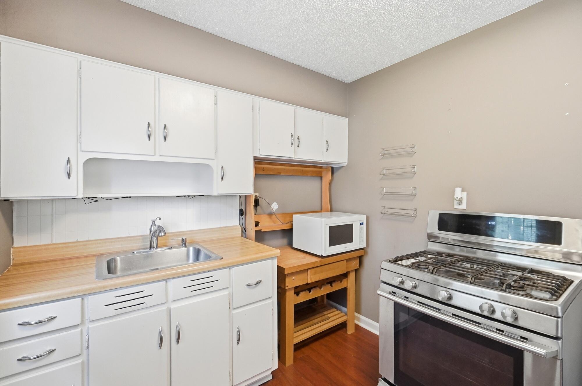 1027 N Burnett Road Property Photo 8