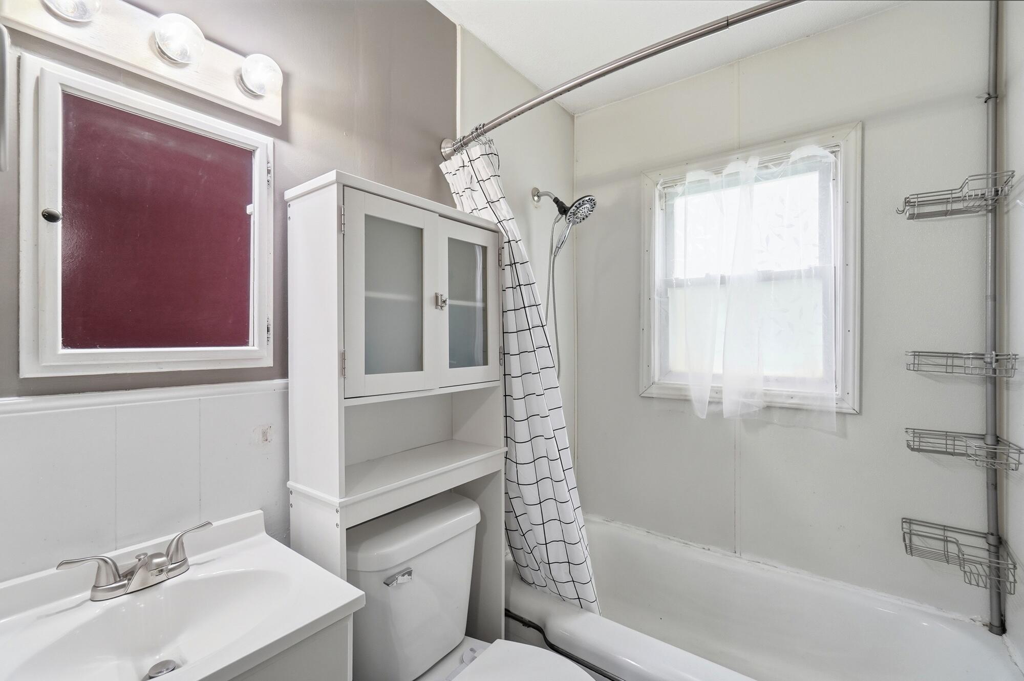 1027 N Burnett Road Property Photo 11