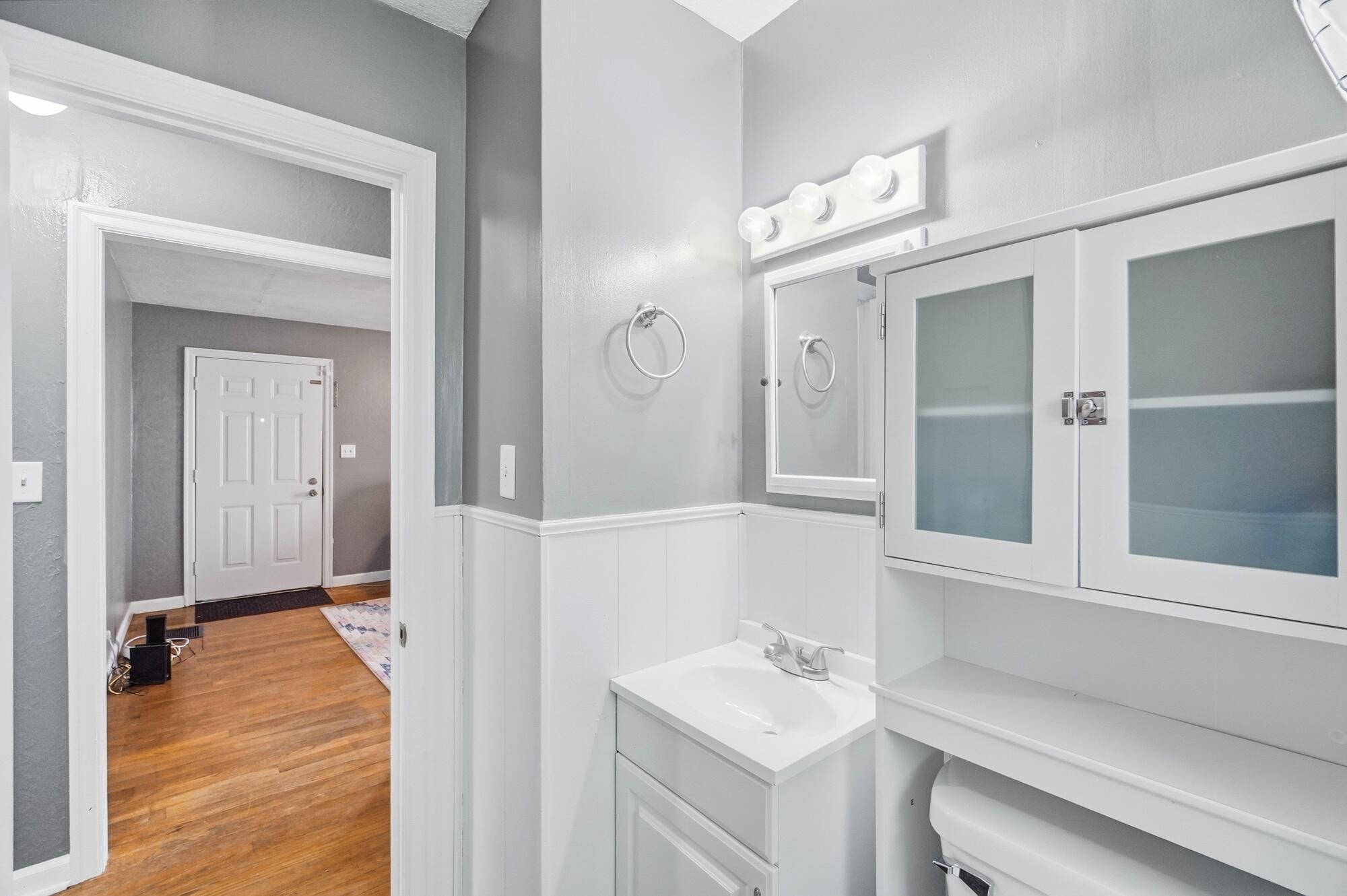 1027 N Burnett Road Property Photo 12
