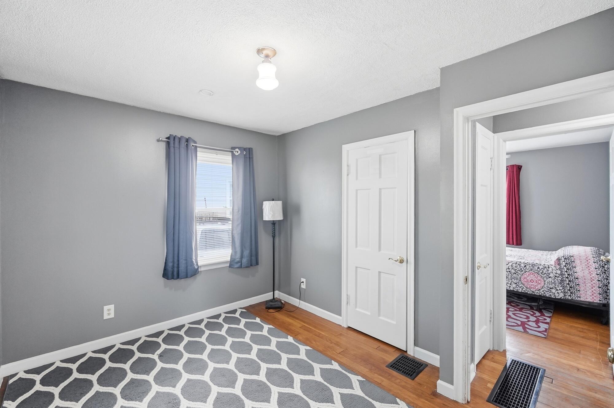 1027 N Burnett Road Property Photo 13