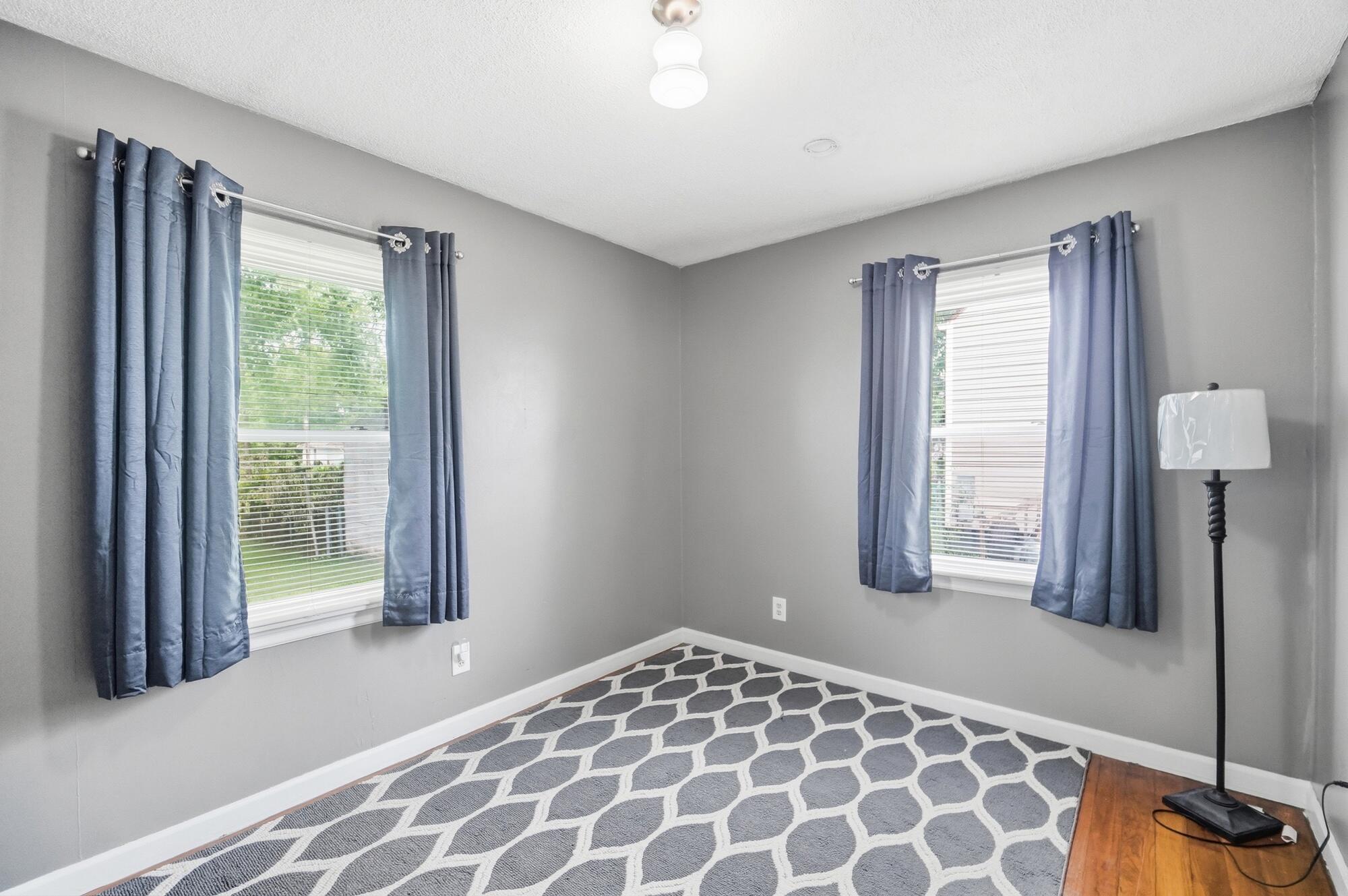1027 N Burnett Road Property Photo 14