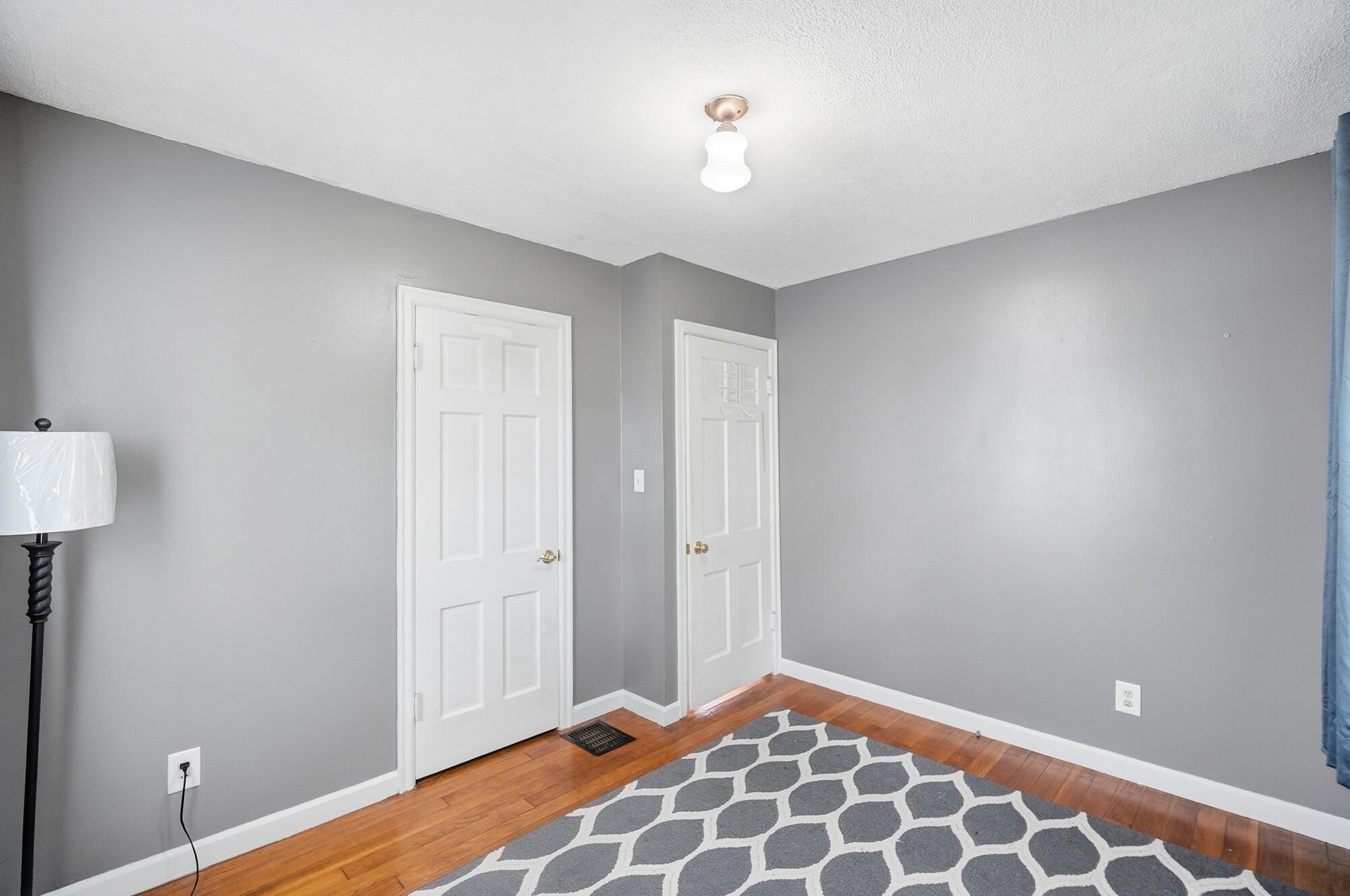1027 N Burnett Road Property Photo 15