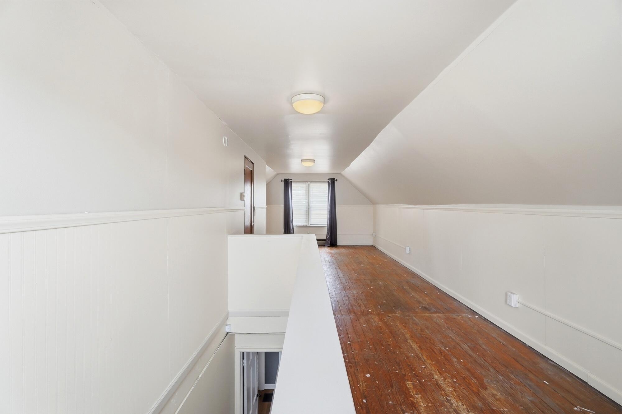 1027 N Burnett Road Property Photo 18