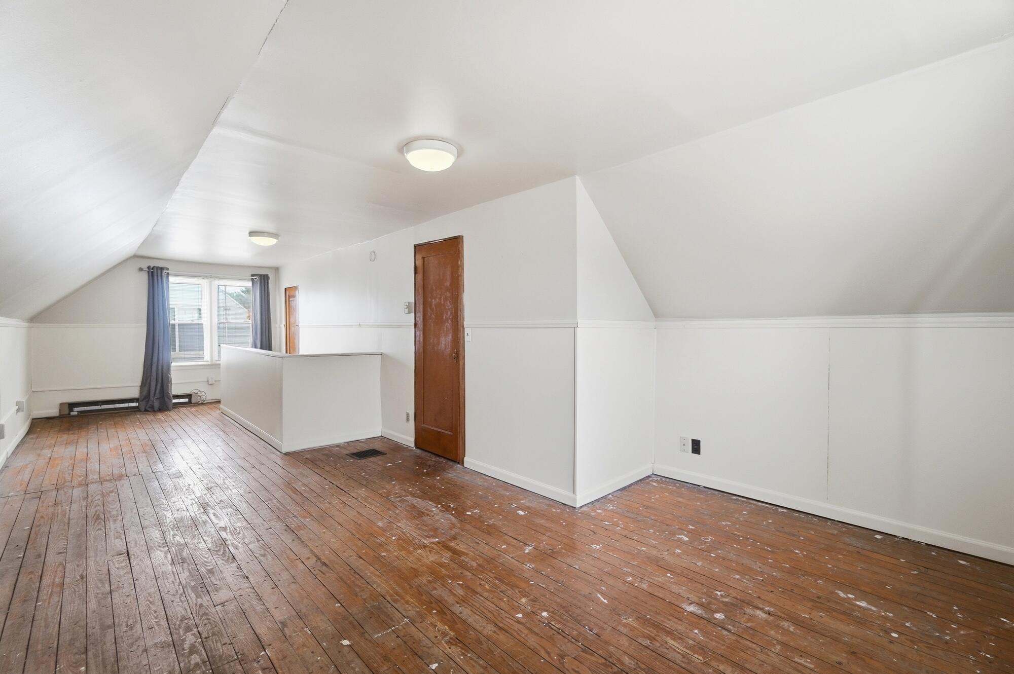 1027 N Burnett Road Property Photo 19