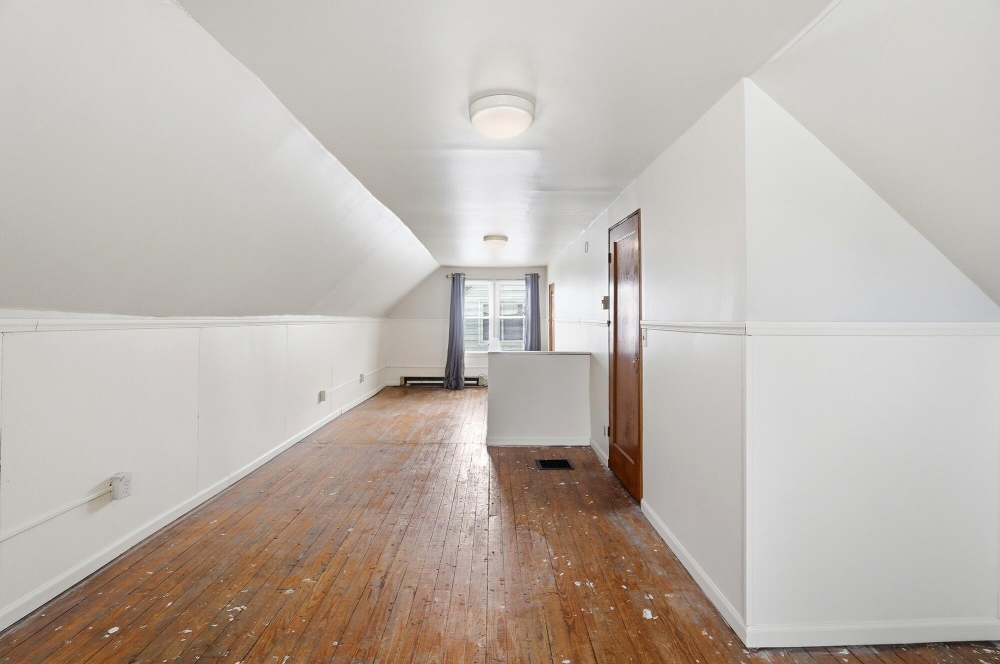 1027 N Burnett Road Property Photo 20