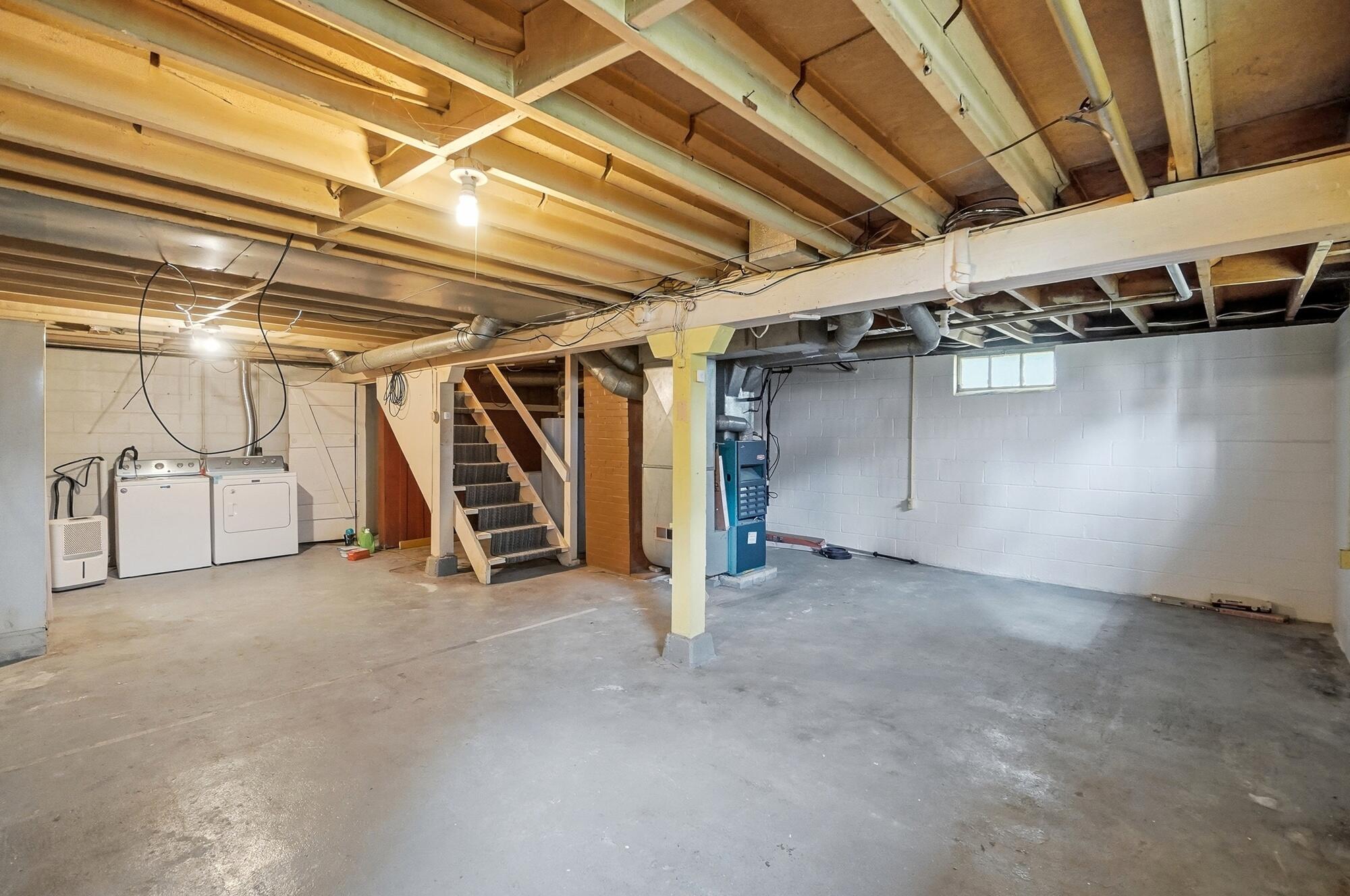 1027 N Burnett Road Property Photo 22