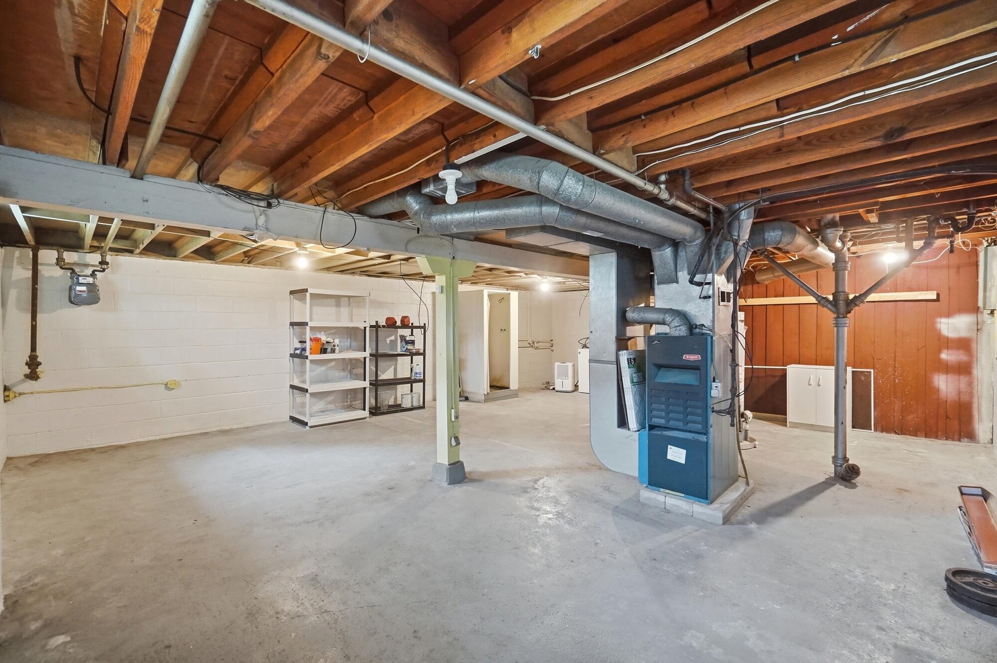1027 N Burnett Road Property Photo 23