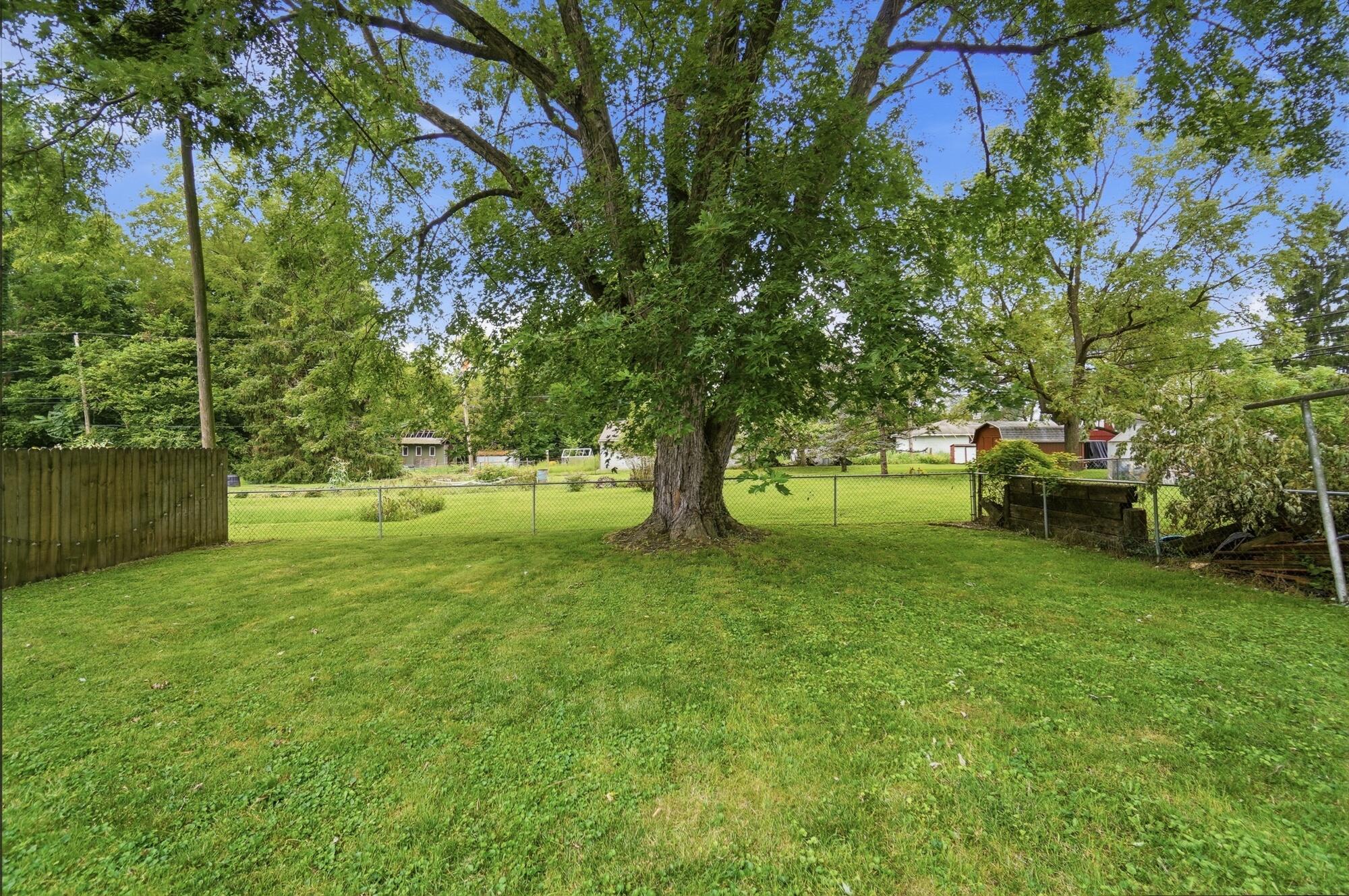 1027 N Burnett Road Property Photo 26