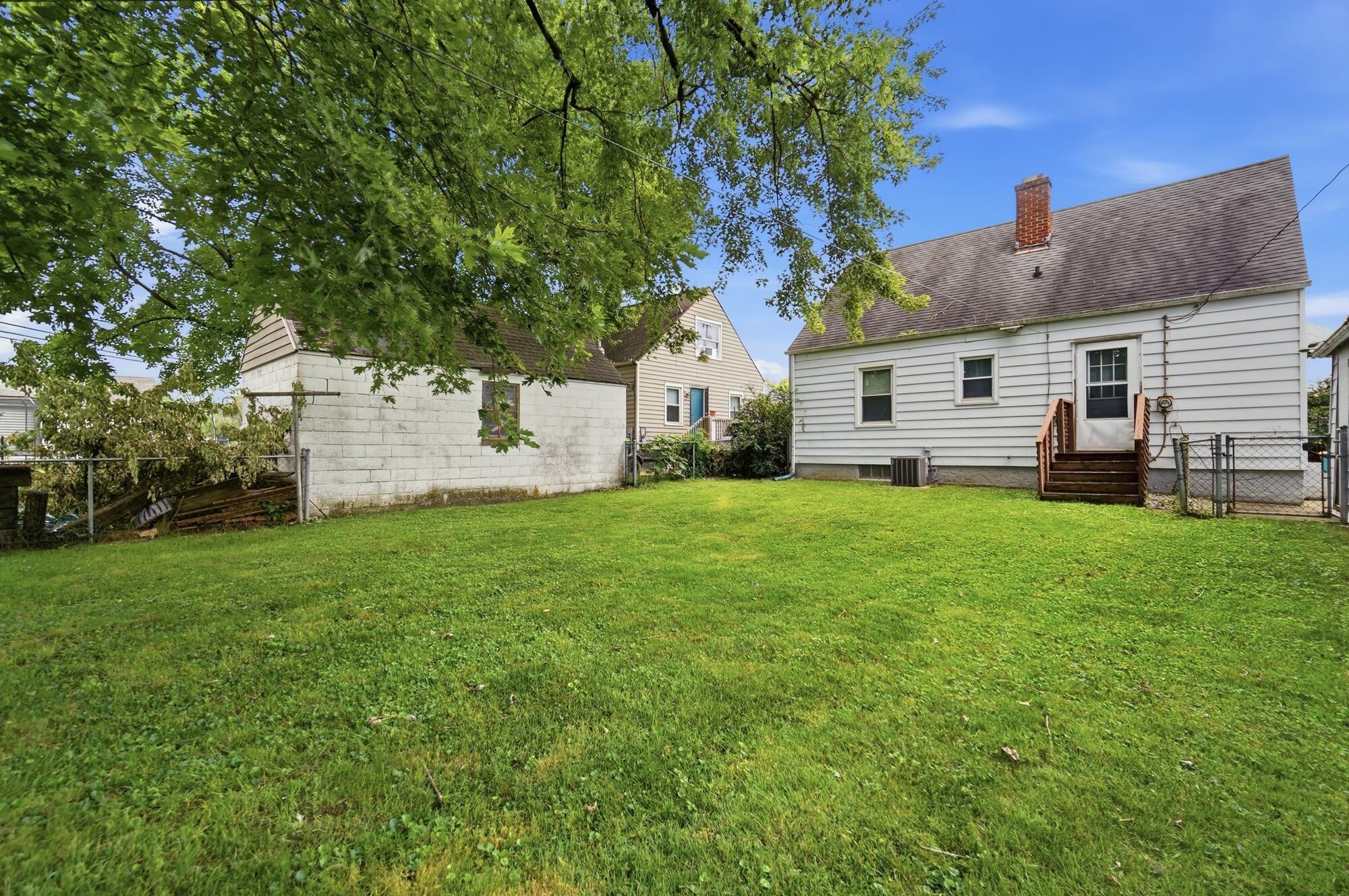 1027 N Burnett Road Property Photo 27